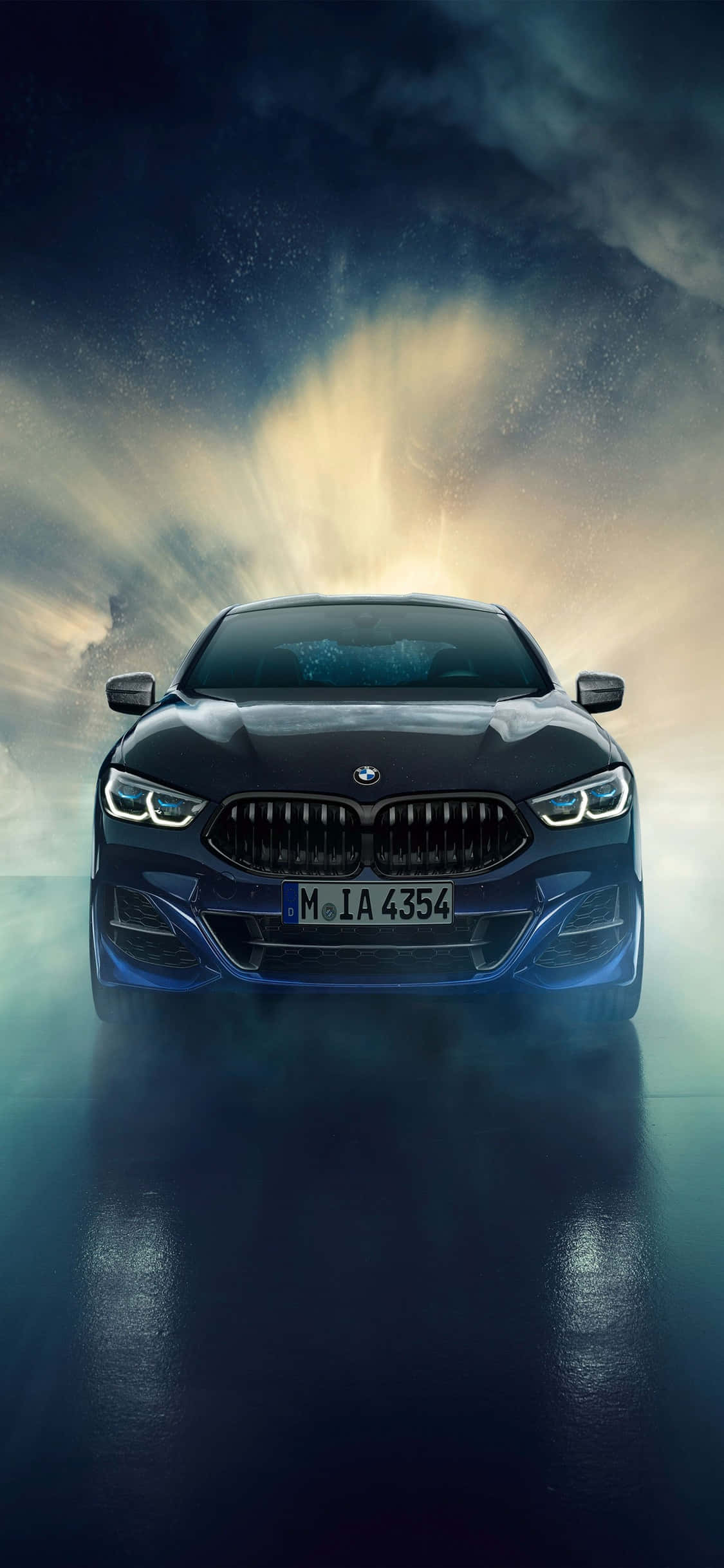 駕馭時尚 - BMW X 系列玫瑰金車款 壁紙 — 一輛時尚的黑色寶馬汽車在戲劇性的暴風雨天空下向前，帶有發光的頭燈和反射性的濕滑路面。
