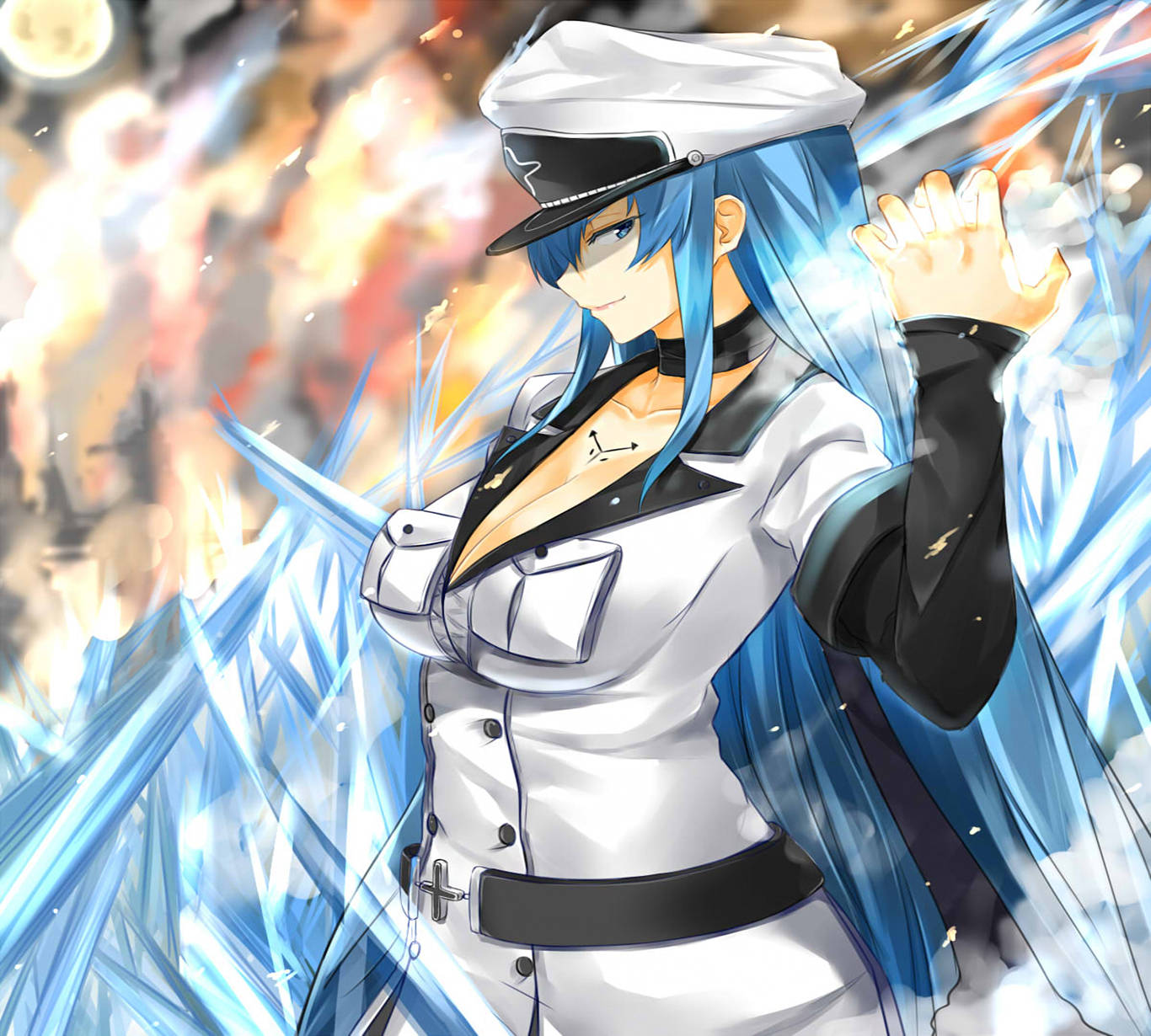 驕傲的 Esdeath 使用冰之力 壁紙 — 一位藍髮動漫少女穿著白色制服，在火焰爆炸背景下揮舞著發光的冰晶。