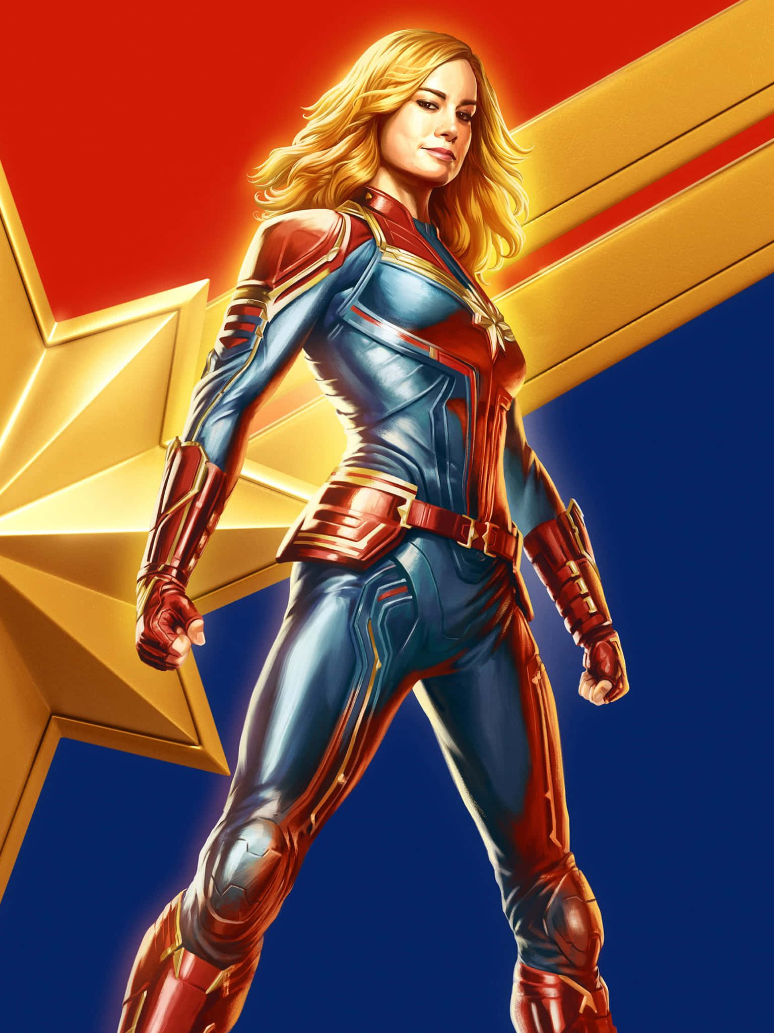 brie larson 桌布 壁紙 — 驚奇隊長自信地穿著她的藍色和紅色套裝，站在大膽的紅色、藍色和金色星星背景前。