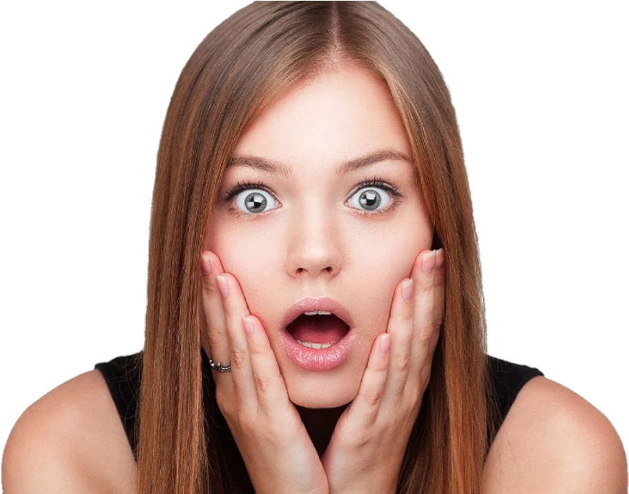 驚訝女性表情 壁紙 — 一位年輕女子瞪大雙眼、張開嘴巴，在黑色背景前震驚地捧著臉頰。