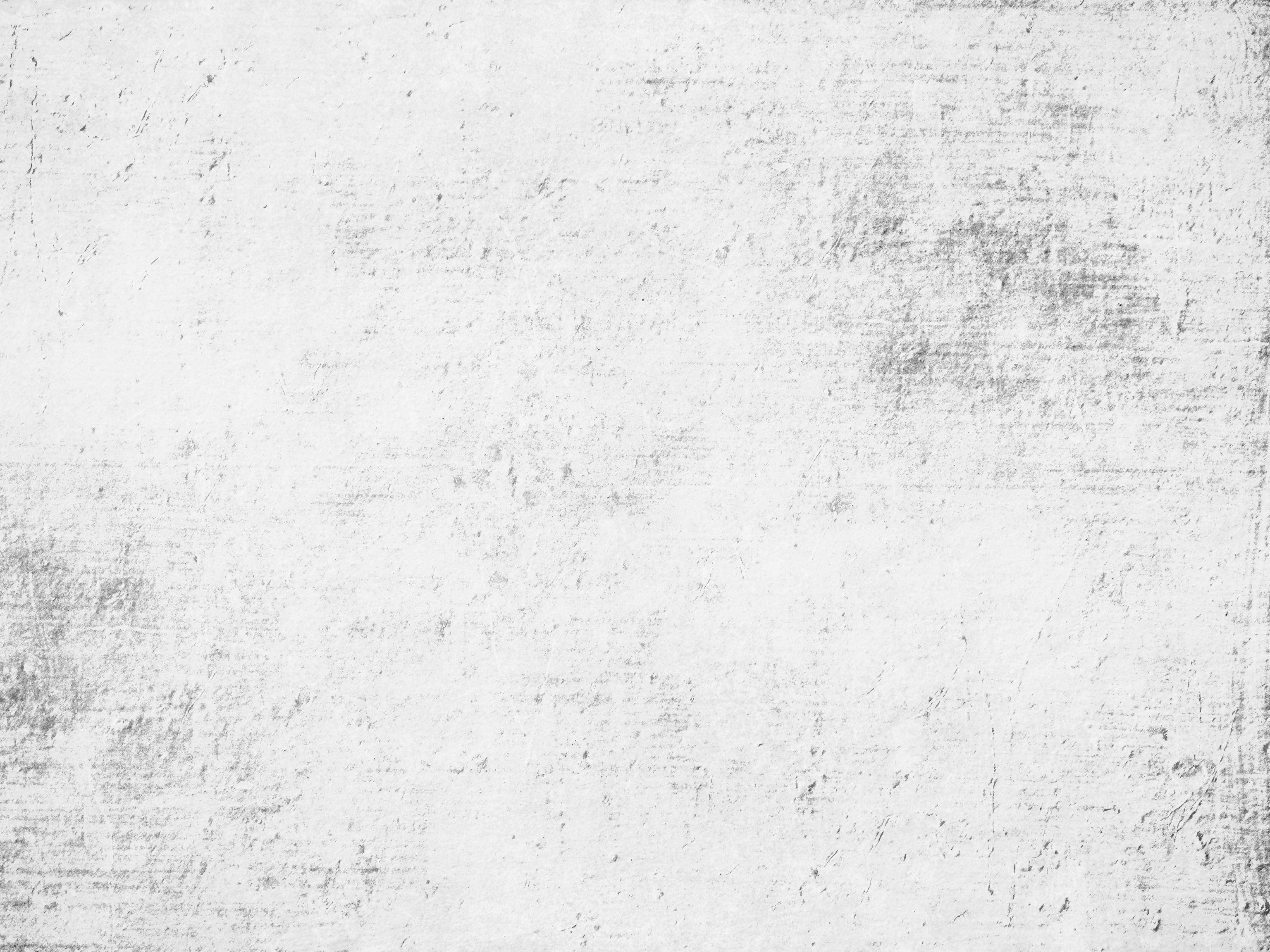 髒污白色混凝土紋理 壁紙 — 一面經風化的白色牆壁，帶有細微的灰色條紋和刮痕，營造出質樸的紋理背景。