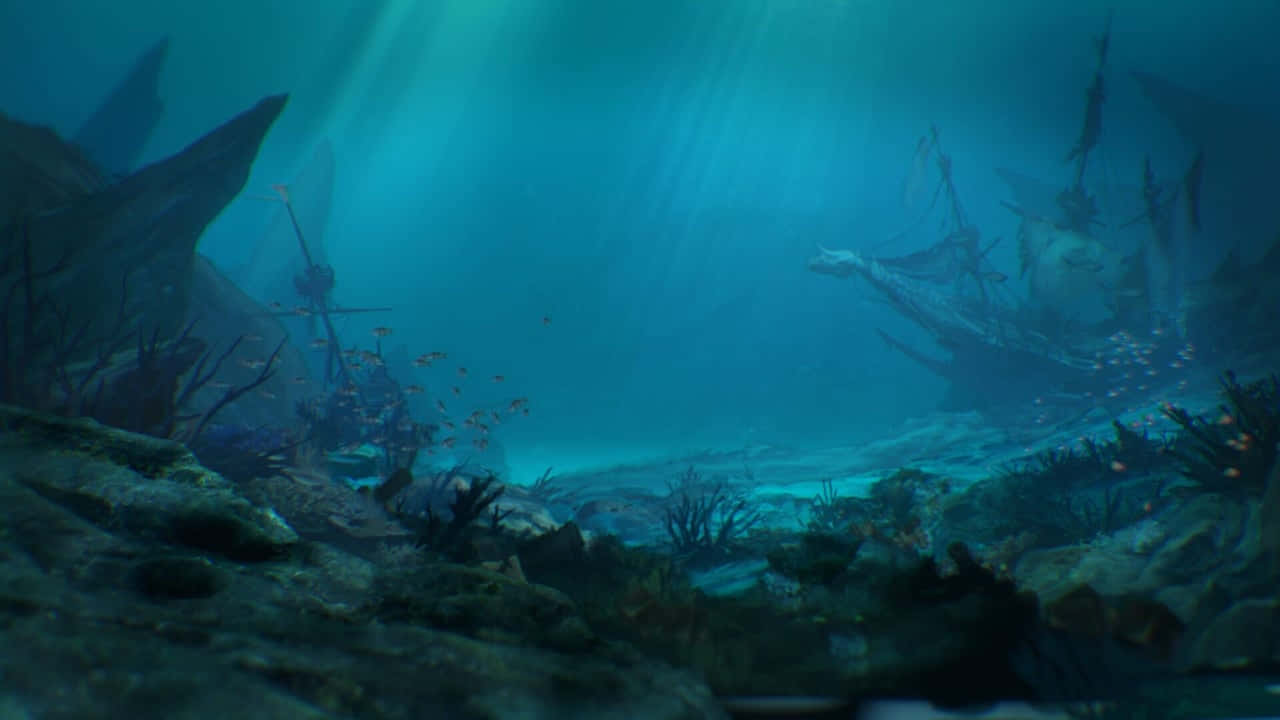陽光穿過碧綠海水，照亮沉船殘骸。