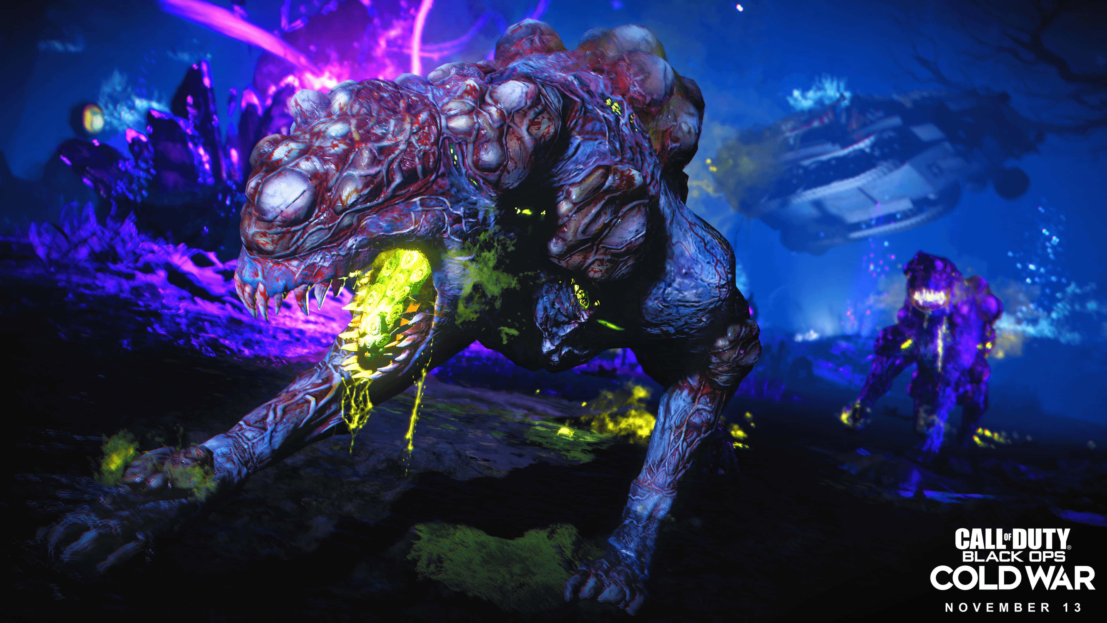 體驗4K《決勝時刻：黑色行動冷戰》的刺激 壁紙 — 一個怪誕的外星生物，有著發光的黃色嘴巴和紫色生物機械身體，在黑暗的科幻環境中猛撲。