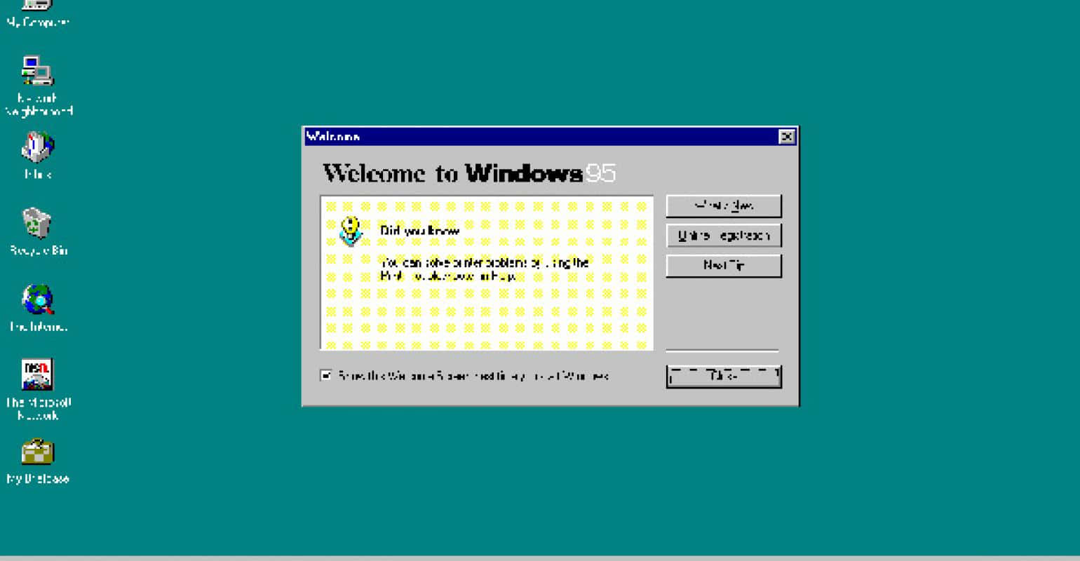 體驗Windows 95的強大功能 壁紙 — 復古 Windows 95 桌面，帶有青綠色背景和經典歡迎對話框。