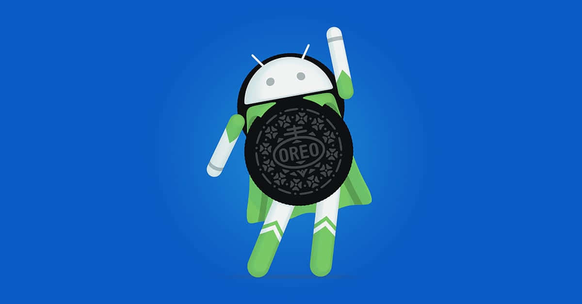 體驗安卓的世界 壁紙 — Android 吉祥物在純藍色背景前以愉快姿勢拿著 Oreo 餅乾。