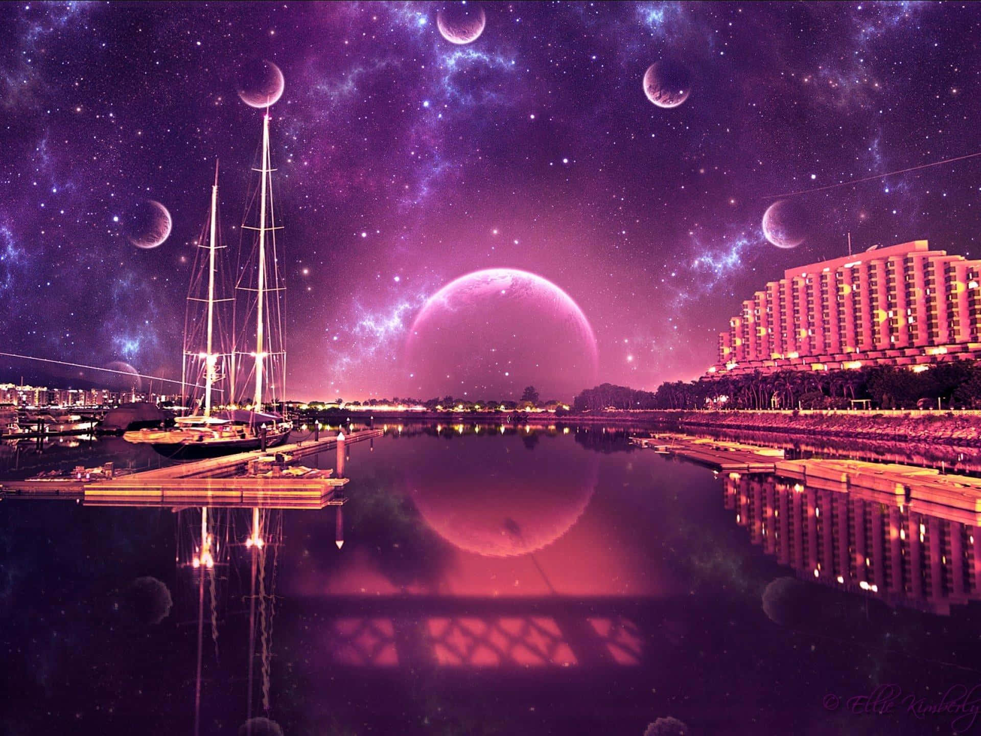 體驗未來世界 壁紙 — 一個超現實的紫色宇宙港，有發光的月亮和帆船，倒映在燈火通明的酒店旁的水中。