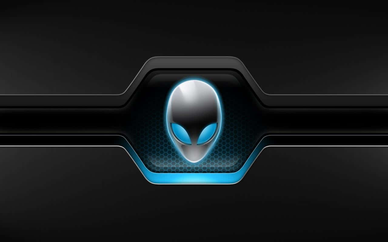 Alienware 標誌在帶有六角形紋理的黑色科技面板上發出藍光。