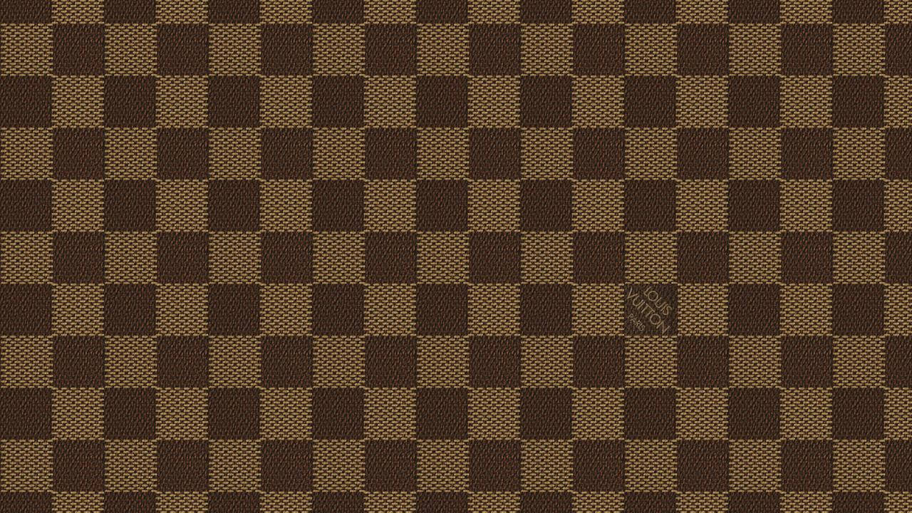 棕色和米色棋盤格布料圖案，帶有編織紋理和小標誌。