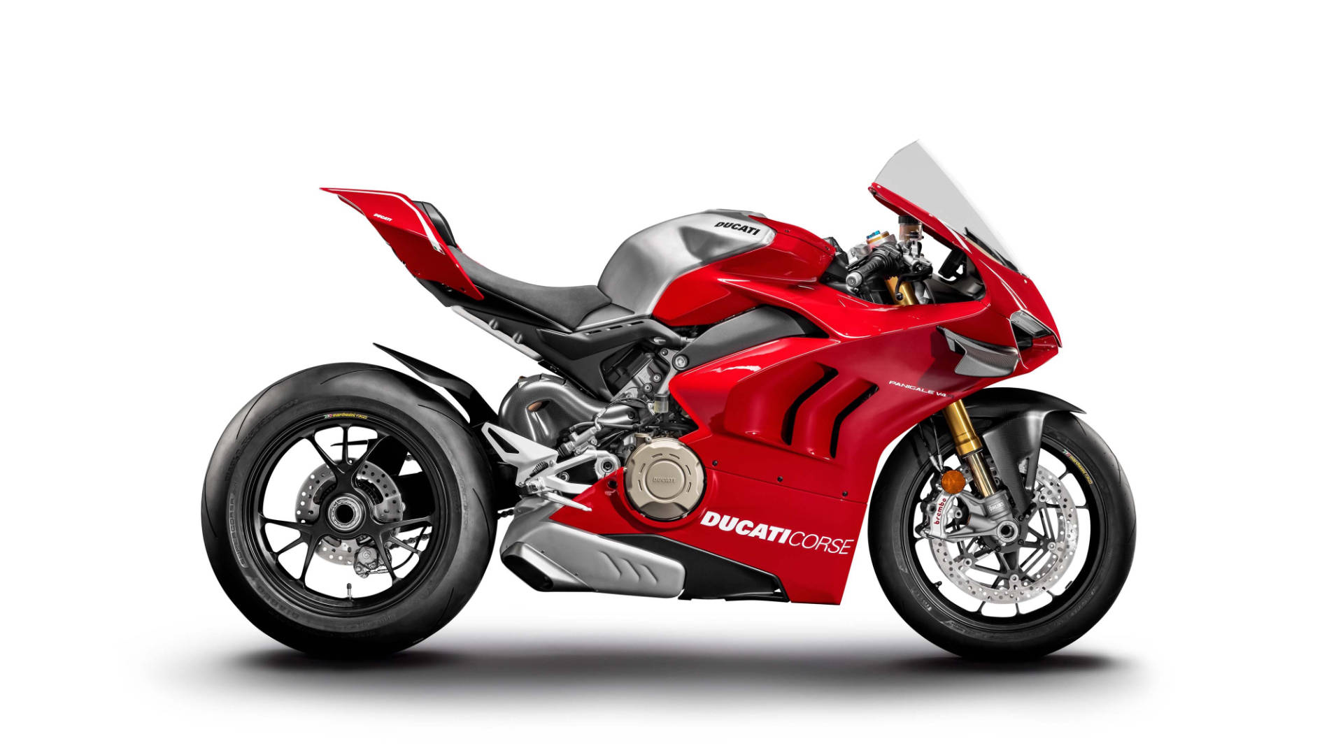 紅色 Ducati Corse 運動電單車，帶有銀色飾邊和黑色輪胎，置於白色背景上。