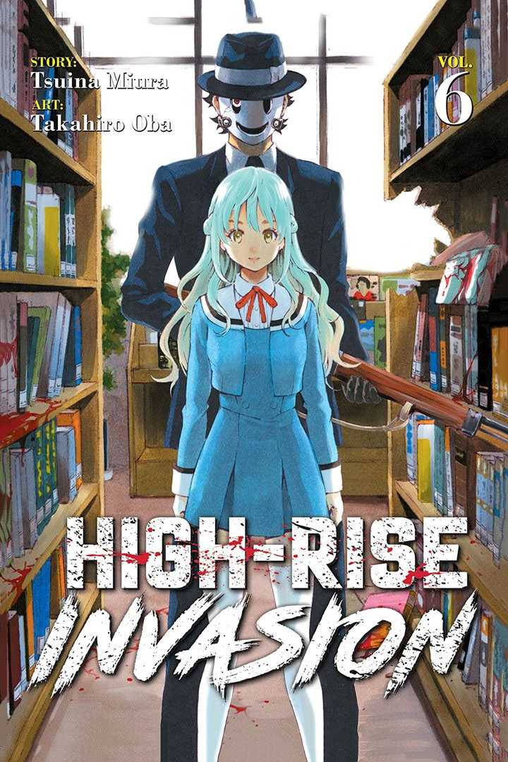 高樓入侵 紫崎久音 壁紙 — 一個藍髮女孩穿著校服站在圖書館通道，身後有一個戴面具穿西裝的男人拿著步槍。
