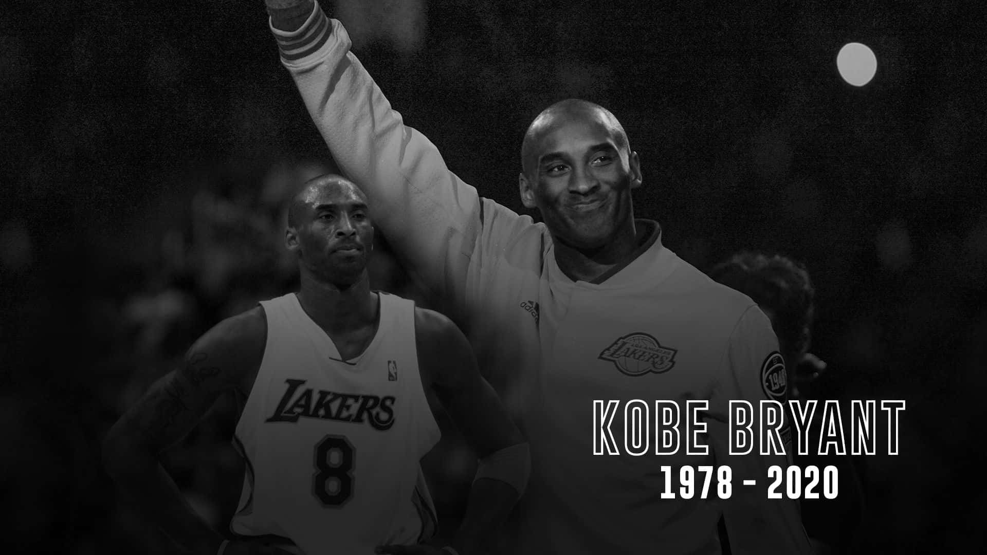 Kobe 桌布 壁紙 — 高比拜仁微笑舉起手臂的黑白致敬圖片，年輕版身穿湖人球衣站在他旁邊。