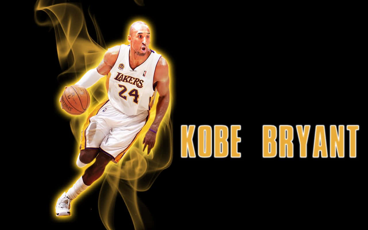 Kobe 桌布 壁紙 — 高比拜仁身穿湖人球衣，在黑色背景前被金色煙霧環繞，運著籃球。