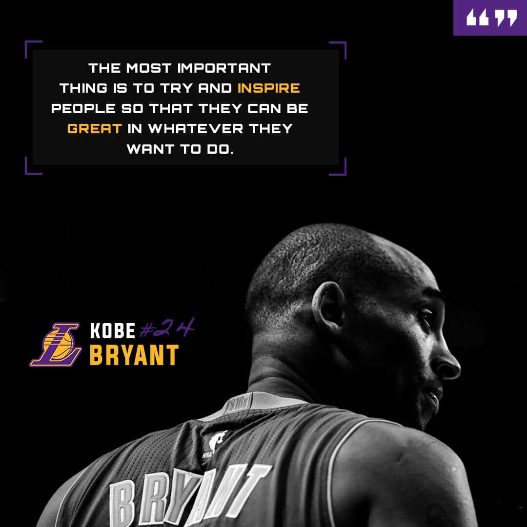 Mamba Mentality 桌布 壁紙 — 高比拜仁身穿湖人球衣的黑白肖像，並疊加了一句勵志名言。