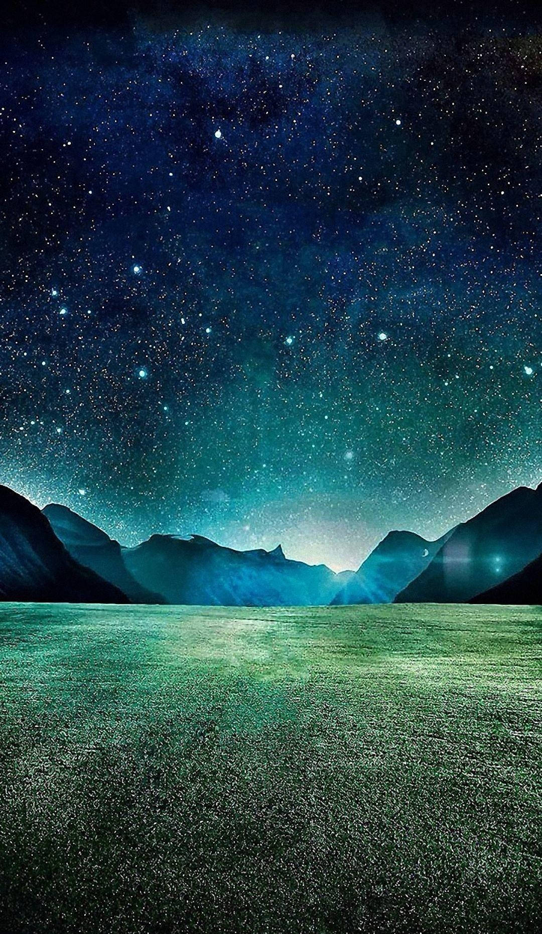 星空下的山谷，有發光的綠色草地