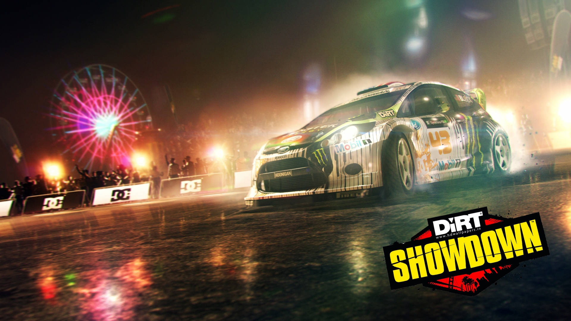 高燃競速體驗：《Dirt Showdown》遊戲海報 壁紙 — 一輛拉力賽車在夜間濕滑的賽道上飄移，背景有發光的摩天輪和歡呼的人群。