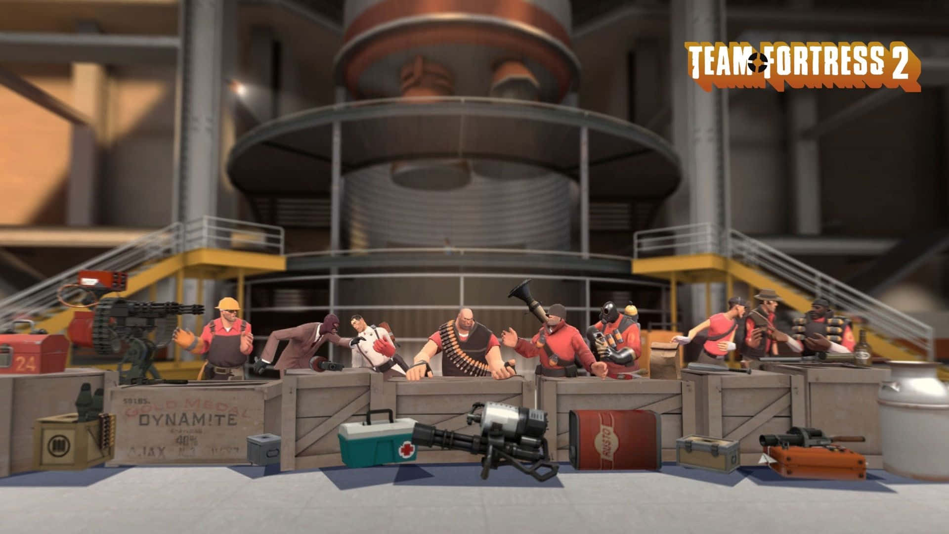 Team Fortress 2 角色在工廠中，在板條箱後面拿著武器放鬆。