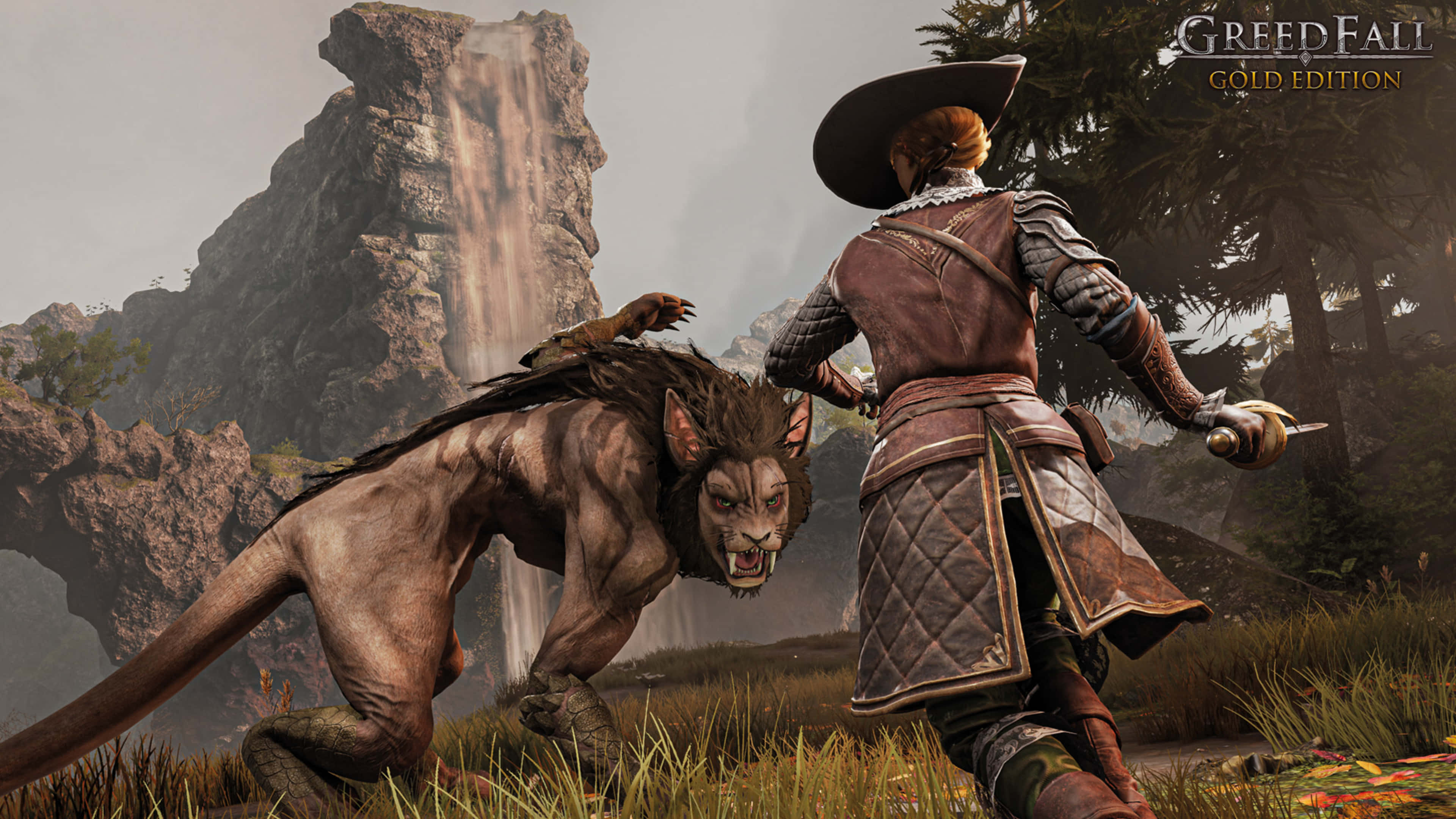 高畫質《GreedFall》背景：戰士對戰貓型怪物 壁紙 — 一名身穿皮甲的戰士在霧氣瀰漫的森林中，於瀑布附近與一隻咆哮的野獸對峙。