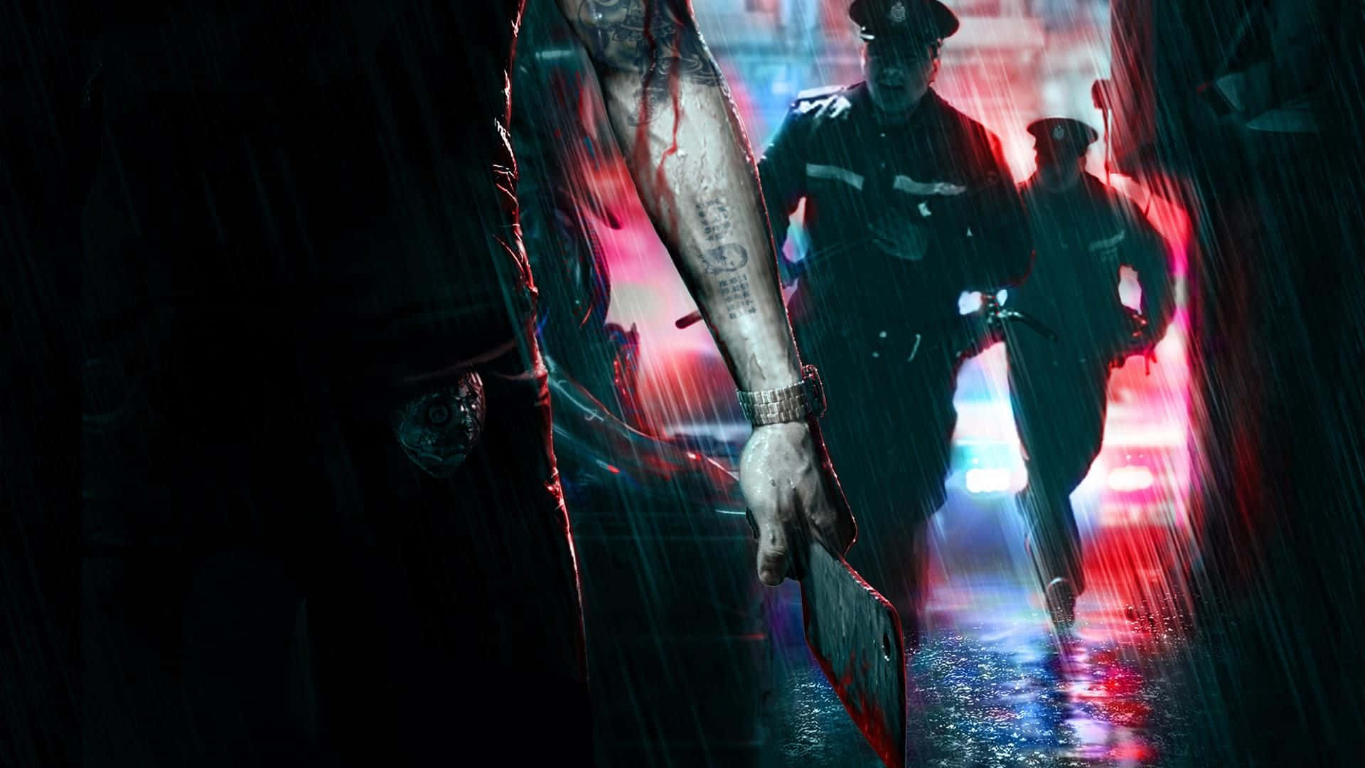 高畫質《Sleeping Dogs》遊戲警察背景 壁紙 — 一個紋身手臂在雨中握著一把血淋淋的刀，警察在霓虹燈照亮的城市小巷中跑過來。