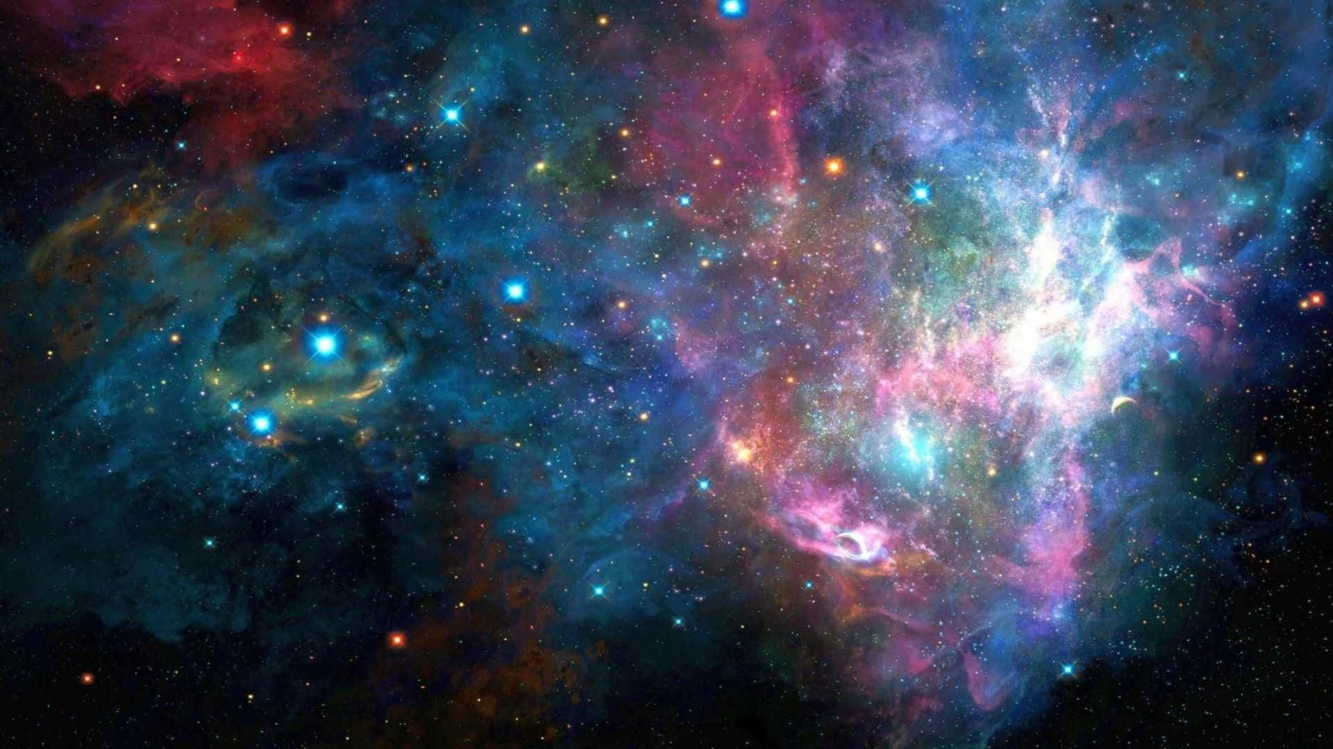 高畫質自然風景背景，山湖倒影 壁紙 — 一個令人嘆為觀止的宇宙星雲，在佈滿星星的黑色虛空中旋轉著鮮豔的藍色、粉紅色和橙色。