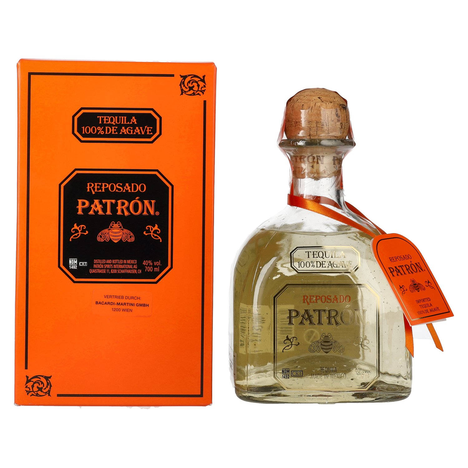 白色背景上的Patron Reposado龍舌蘭酒瓶和橙色盒子。
