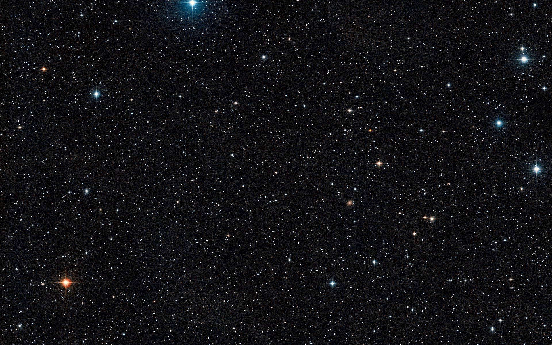 廣闊的星空夜空，明亮與暗淡的星星散落在黑暗中。