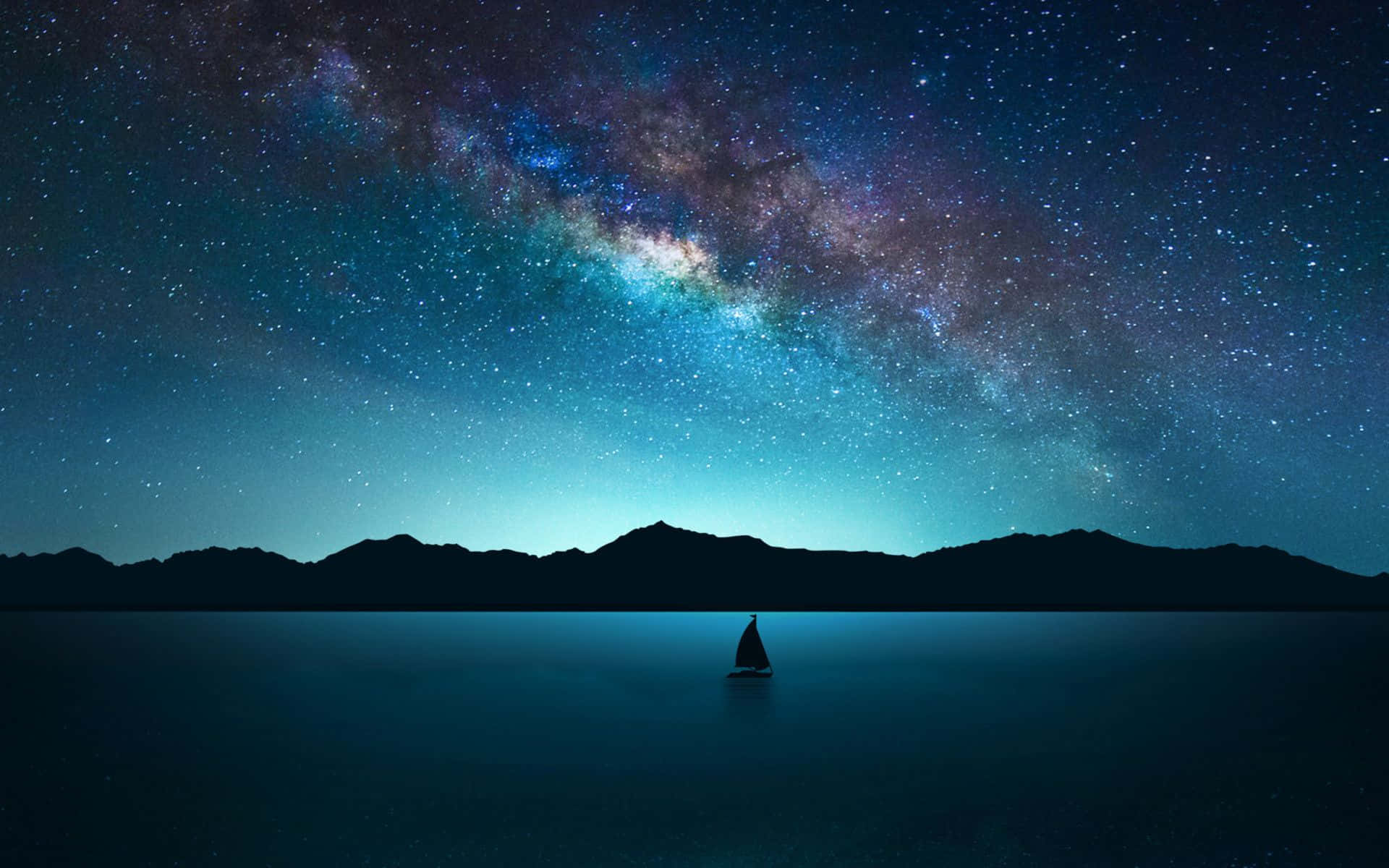 一艘帆船漂浮在平靜的湖面上，在燦爛的星空下，銀河清晰可見。 — 天空 壁紙
