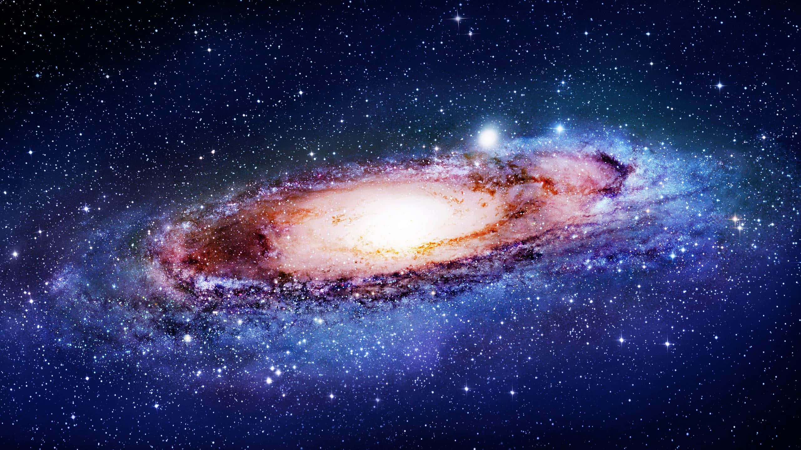 高解析度銀河系仙女座微類星體背景 壁紙 — 一個令人嘆為觀止的螺旋星系，在繁星點點的宇宙背景下散發出橙色和藍色的光芒。