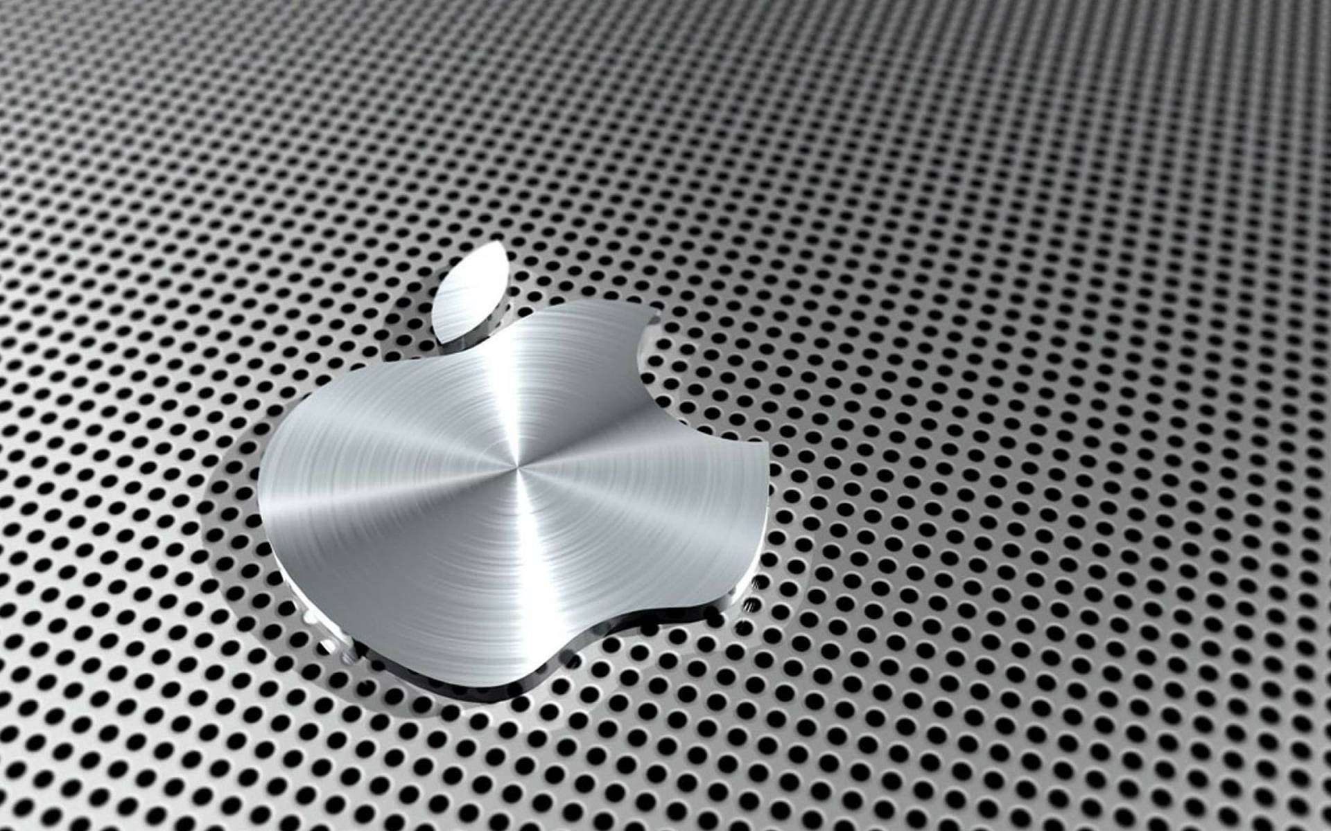 穿孔金屬表面上的閃亮 Apple 標誌