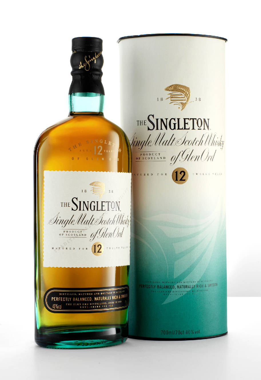 一瓶Singleton 12年威士忌及其包裝，置於白色表面上。