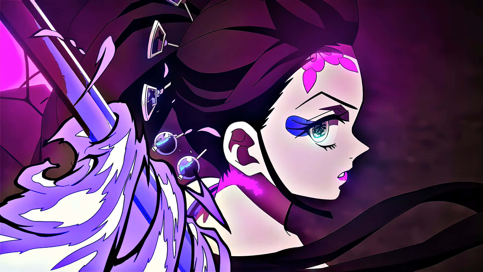 《鬼滅之刃》Daki，鬼殺隊戰士 壁紙 — 紫髮發光眼睛的動漫女孩在深紫色背景前持劍。