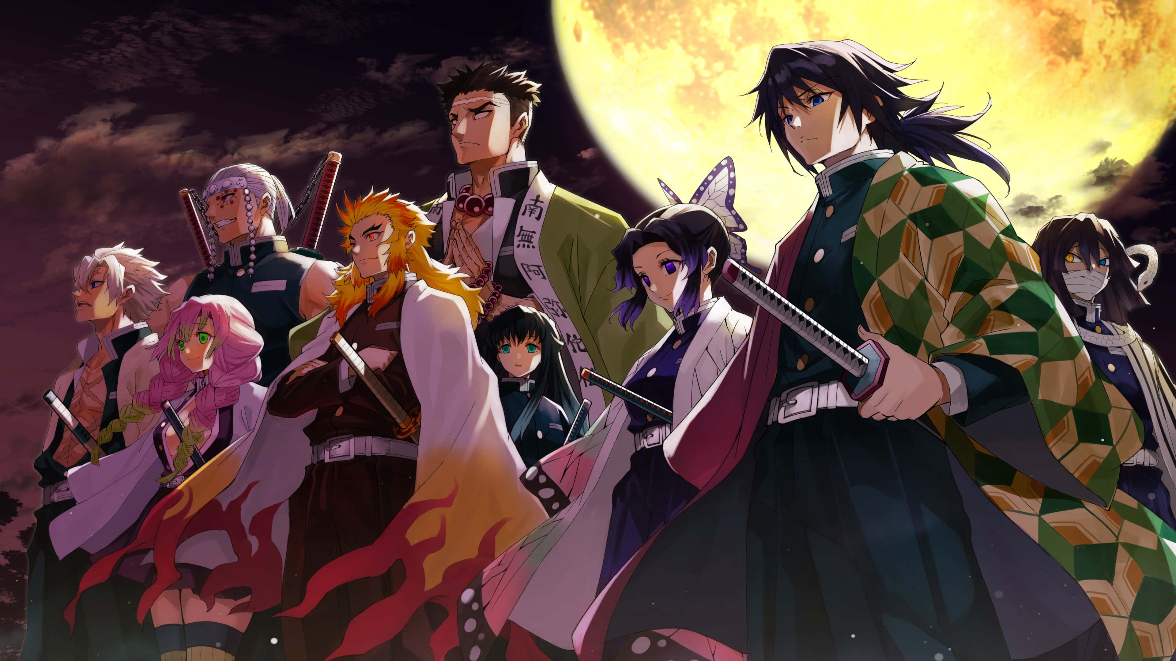 《鬼滅之刃：刀匠村篇》4K呈現 壁紙 — 一群身穿傳統服飾的動漫戰士，在戲劇性的暮色天空下，身後有一輪巨大的發光月亮，英勇地站立著。