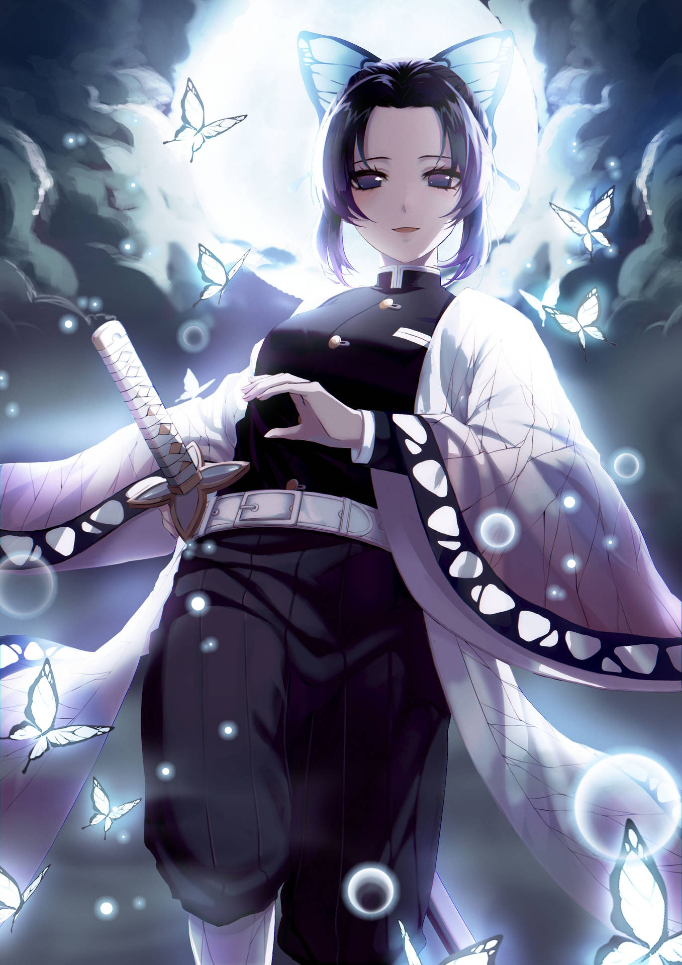 《鬼滅之刃》泡泡與白蝶雛鶴PFP 壁紙 — 一位寧靜的動漫女孩，擁有貓耳和蝴蝶圖案，站在發光的月亮下，周圍漂浮著蝴蝶。