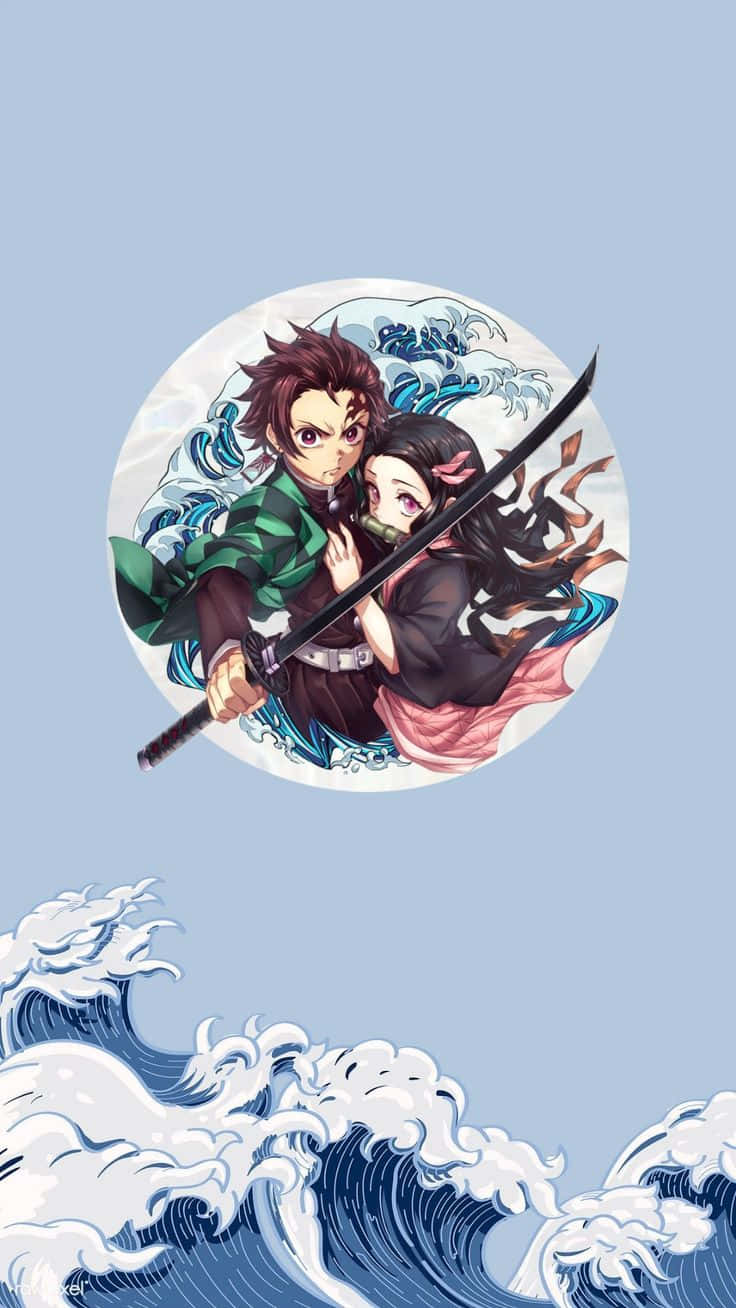 鬼滅之刃 炭治郎與祢豆子兄妹 壁紙 — 兩個動漫戰士在淺藍色背景上的圓形框架內，在洶湧的海浪中擁抱。