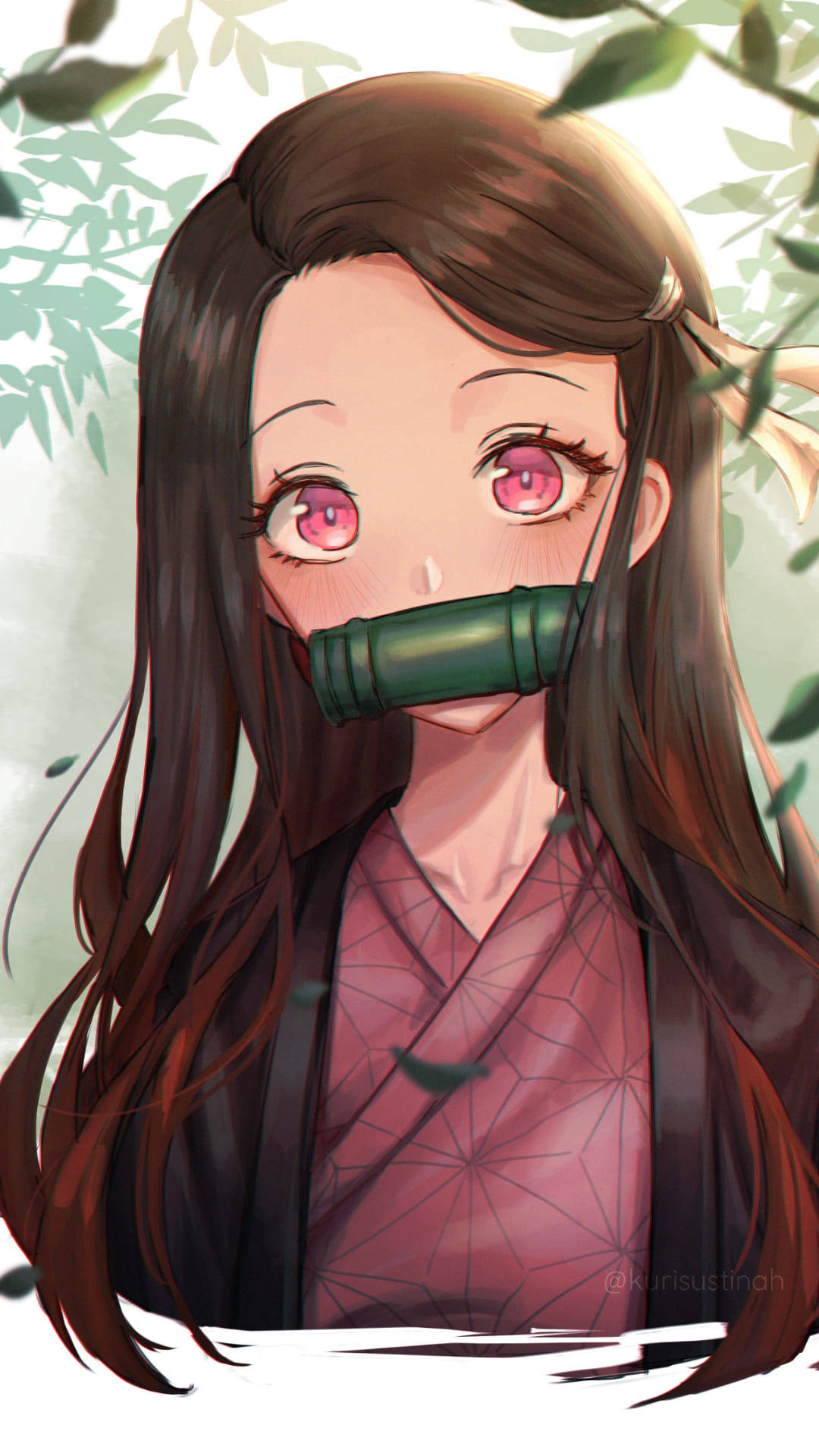 鬼滅之刃 結月戀時光 落葉背景 壁紙 — 粉紅眼睛、長棕髮的動漫女孩，被綠葉環繞，戴著竹製口塞。