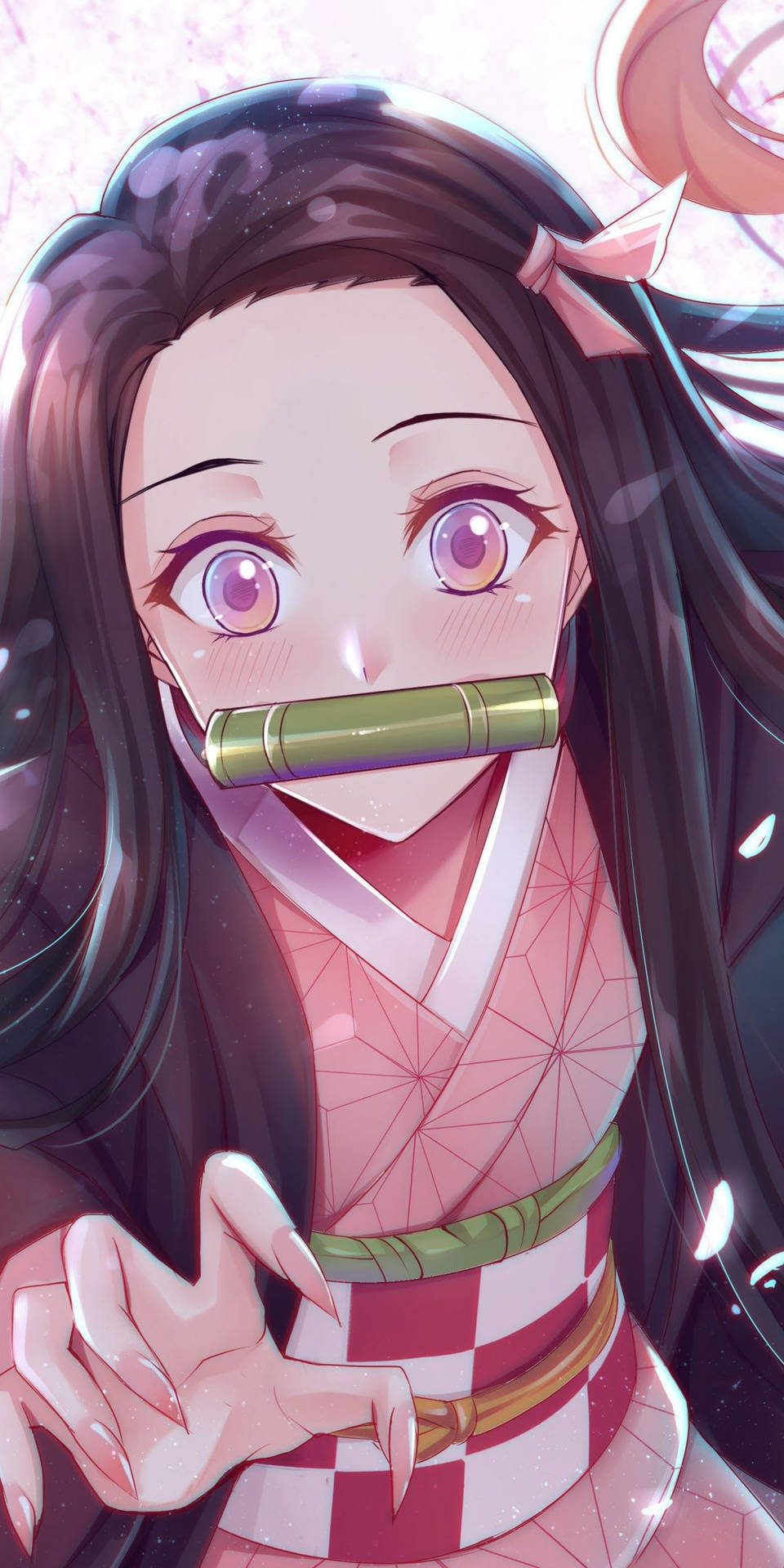 鬼滅之刃 露比可愛場景 壁紙 — 一個開朗的動漫女孩，長長的黑髮和紫色的眼睛，微笑著將竹筒放在嘴邊。