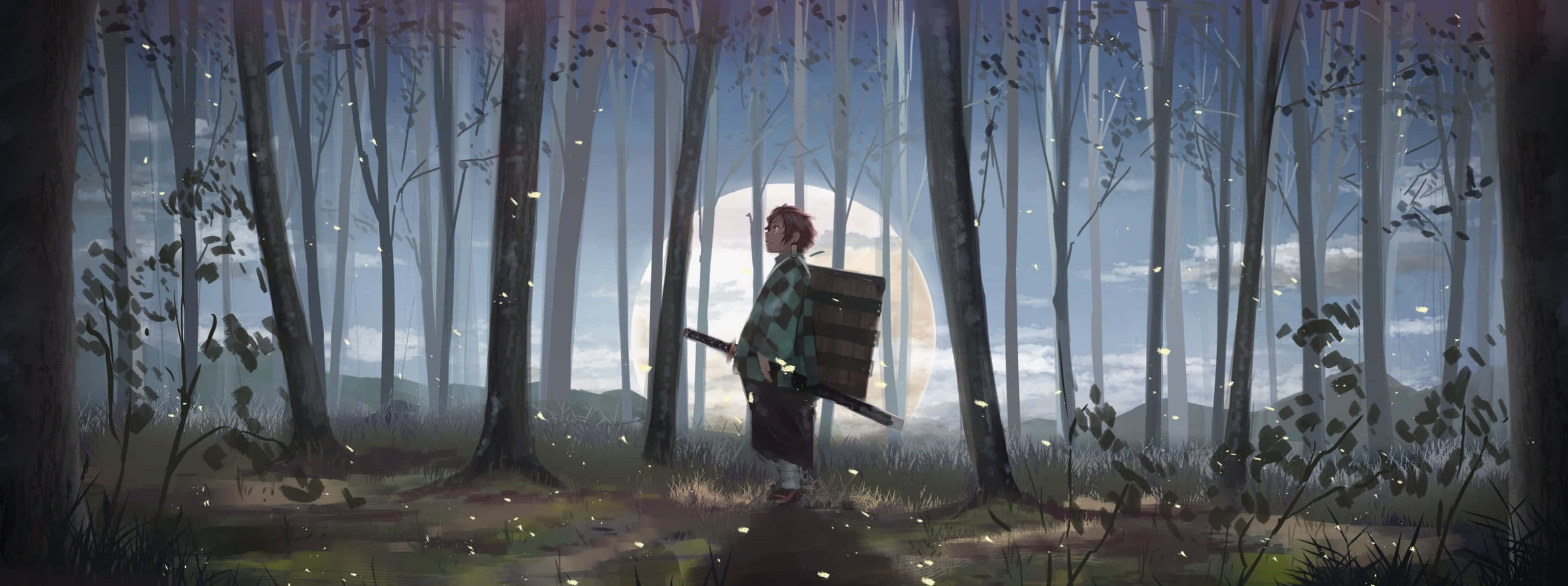 《鬼滅之刃》風景 壁紙 — 一個孤獨的紅髮武士在夜間走過霧氣瀰漫的森林，高大的樹木後方有一輪發光的滿月。