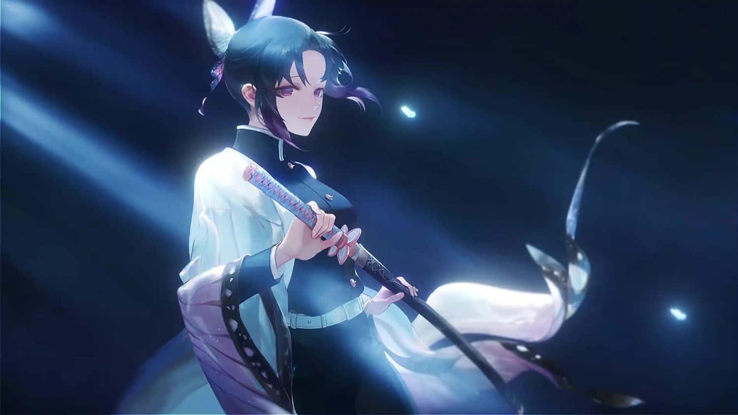 鬼滅之刃第二季香奈乎 壁紙 — 一位黑髮動漫戰士身穿黑白制服，在戲劇性的藍色聚光燈光束下手持發光劍。