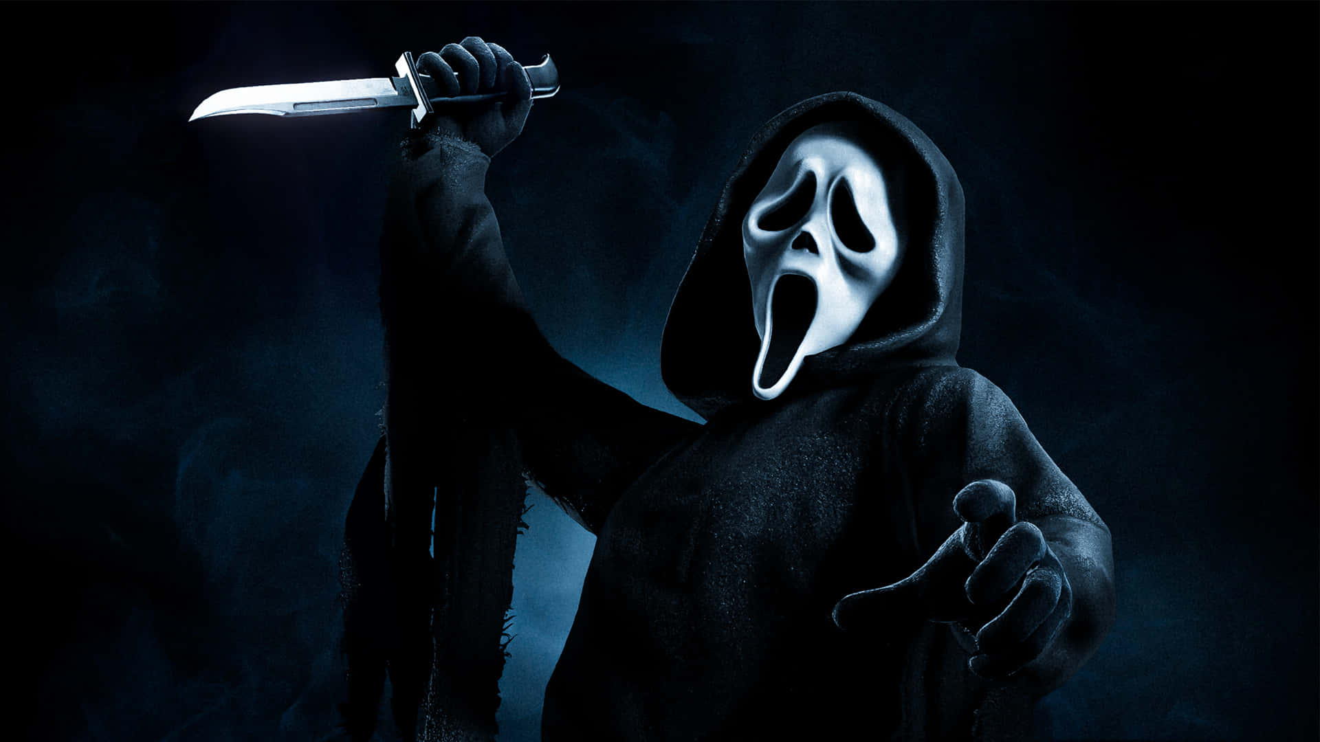 Ghostface 在黑暗煙霧環境中持刀。 — 鬼面 GIF 壁紙