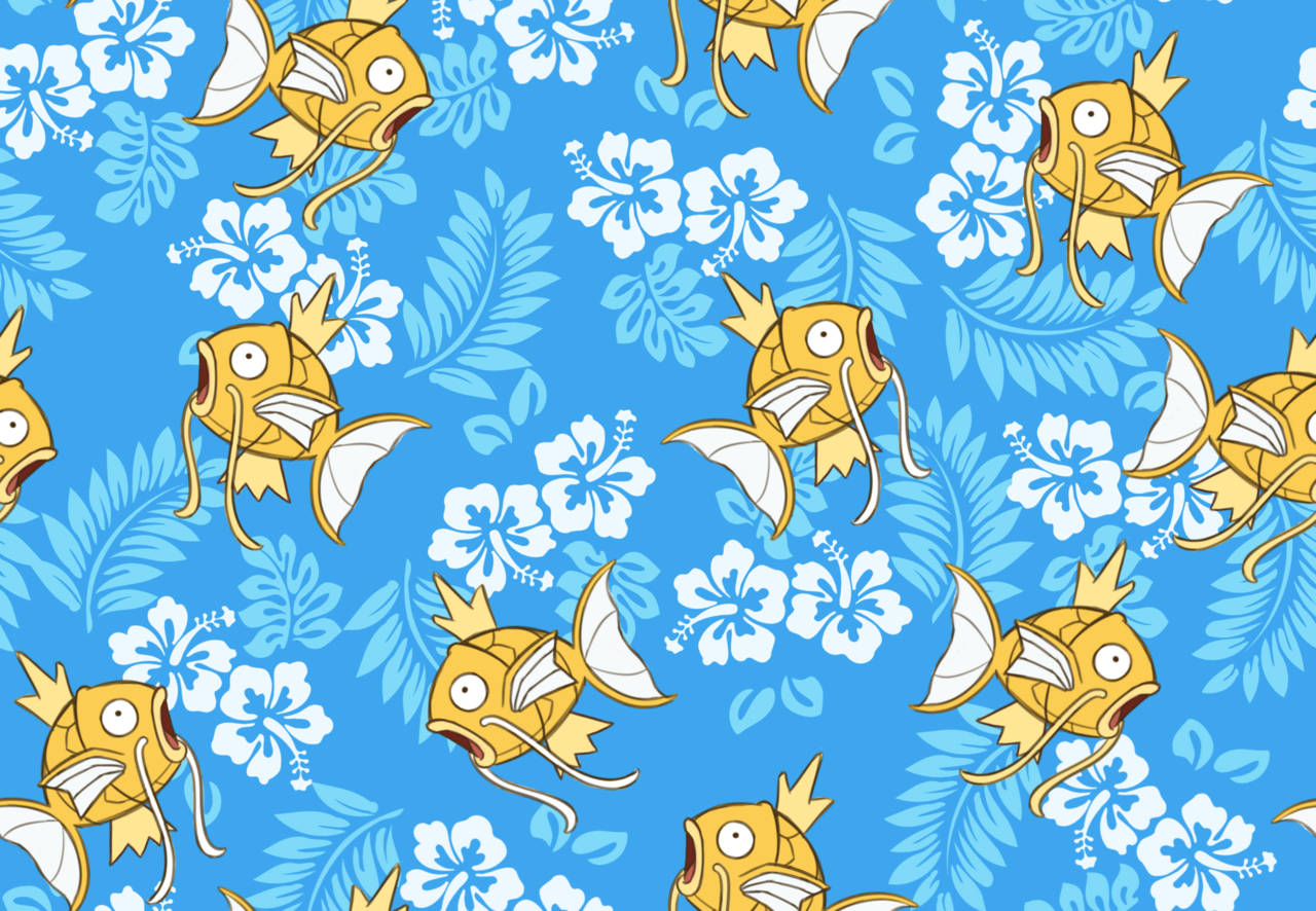 重複圖案：黃色卡通金魚在藍色背景上的白色木槿花之間游動。