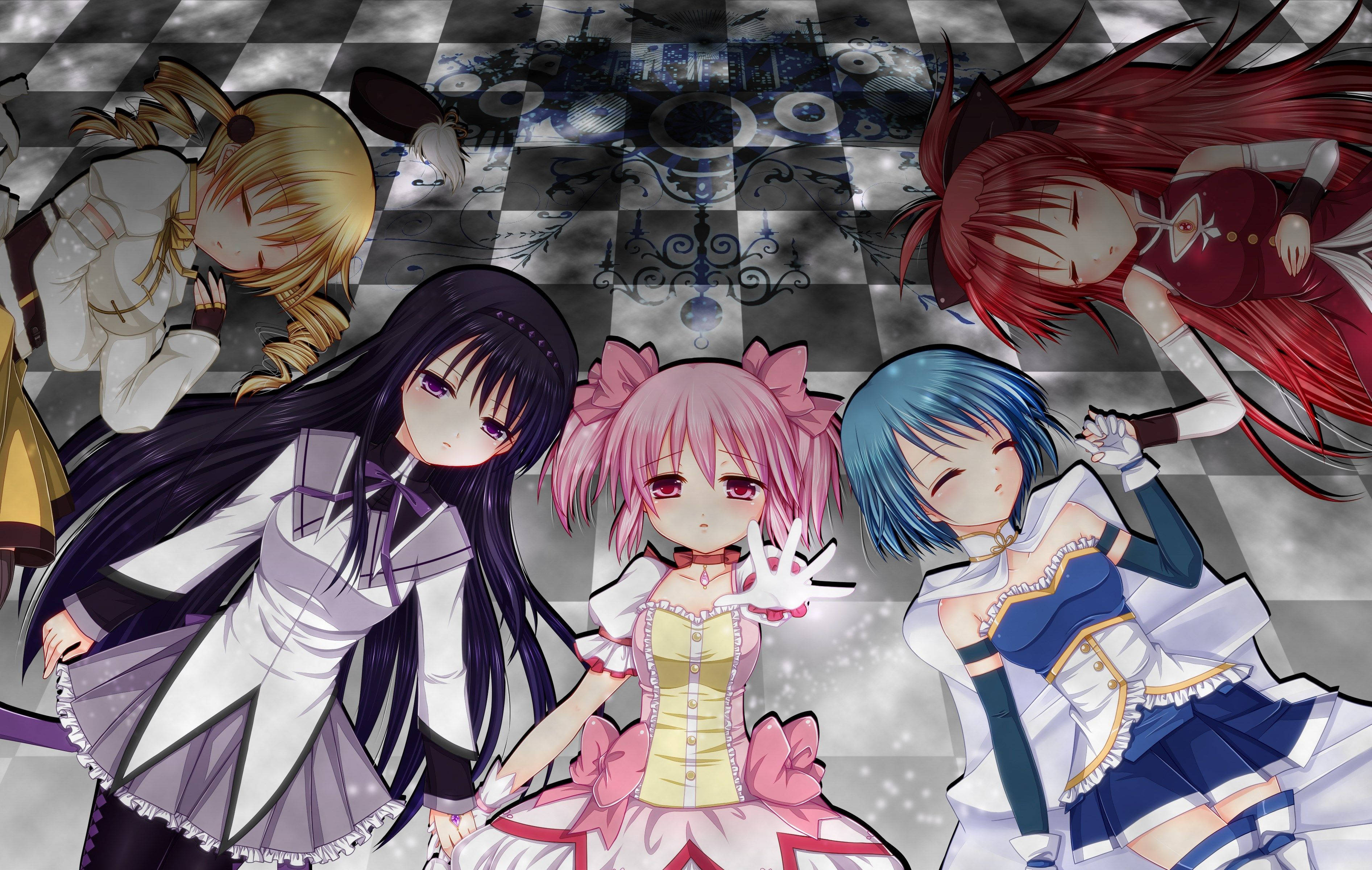 《魔法少女小圓》睡著的角色們 壁紙 — 四個穿著女僕裝的動漫女孩躺在帶有華麗圖案和懸浮吊燈的棋盤格地板上。