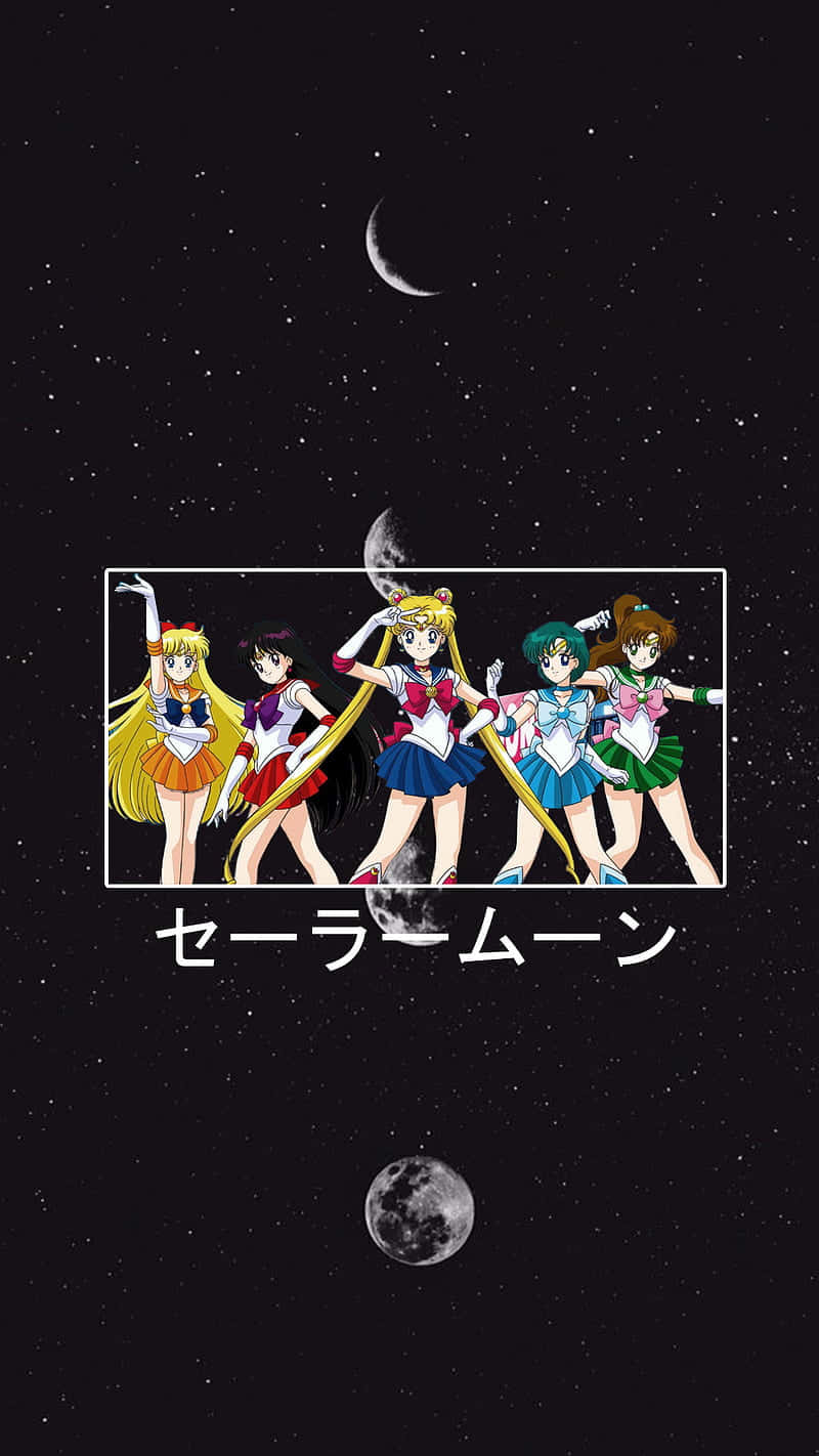五位美少女戰士角色在太空中，有新月和滿月。