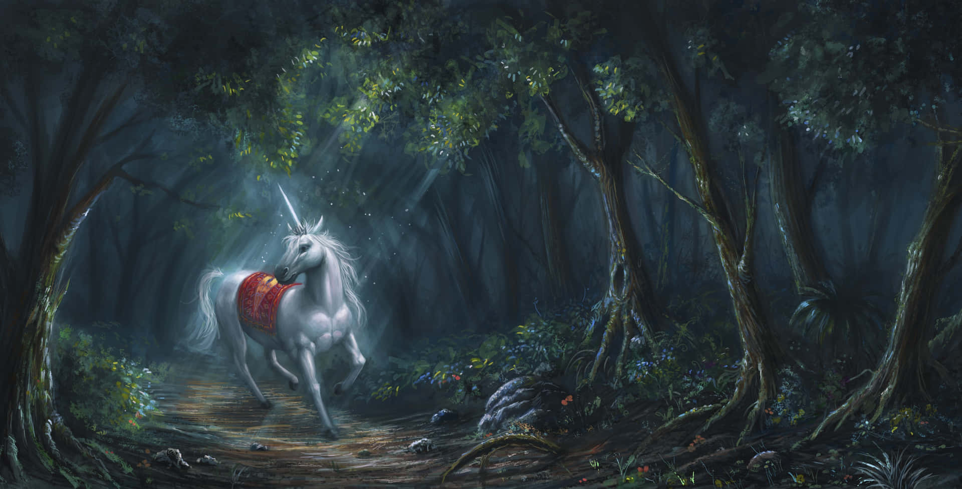 一隻發光的白色獨角獸，帶著紅色馬鞍，在夜晚穿過黑暗的魔法森林。