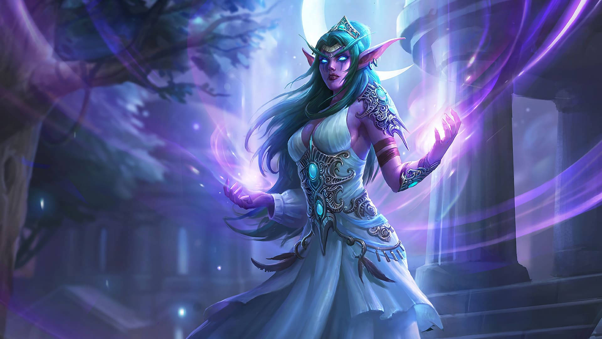 《魔獸世界》經典版 蒂蘭德·風語者 壁紙 — 一位神秘的精靈女王身穿飄逸的白色長袍，在滿月下的古老廢墟中引導發光的紫色魔法。