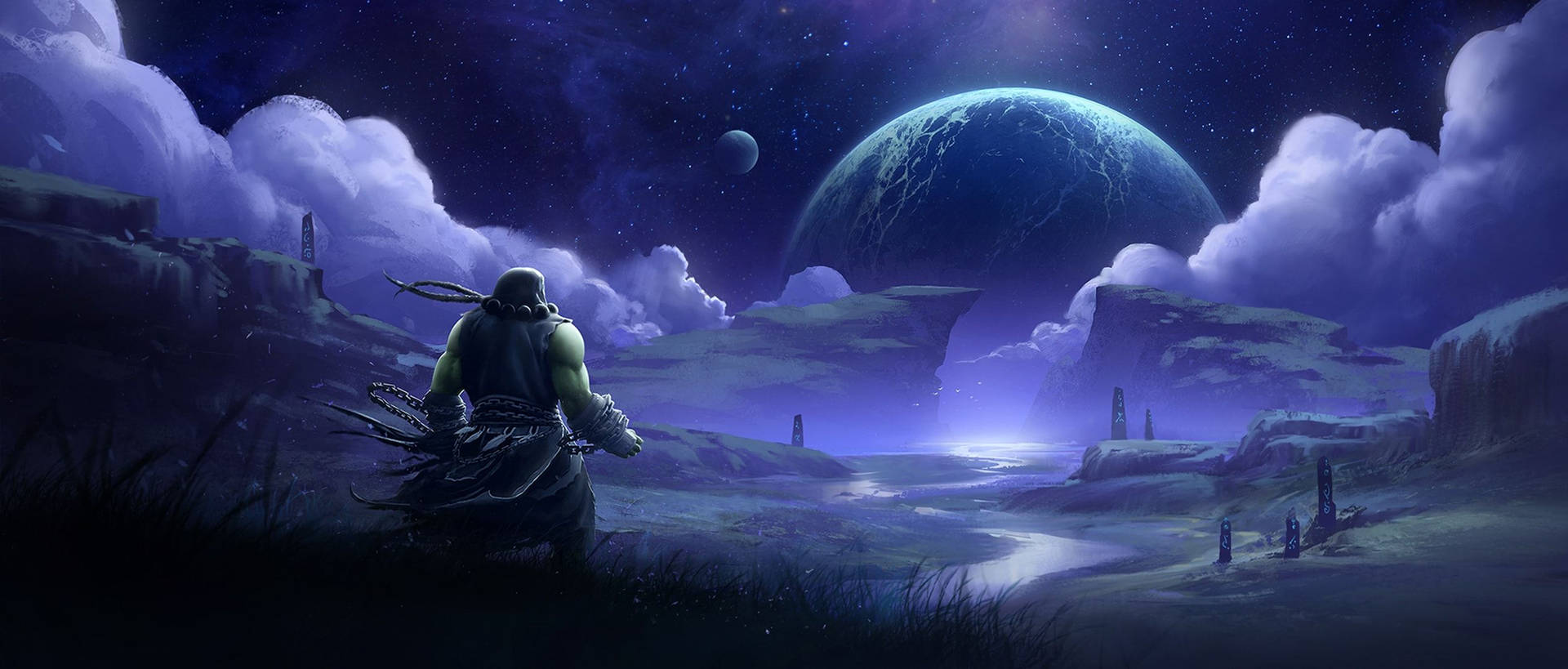 綠色獸人戰士看著外星夜空中的發光藍色星球。