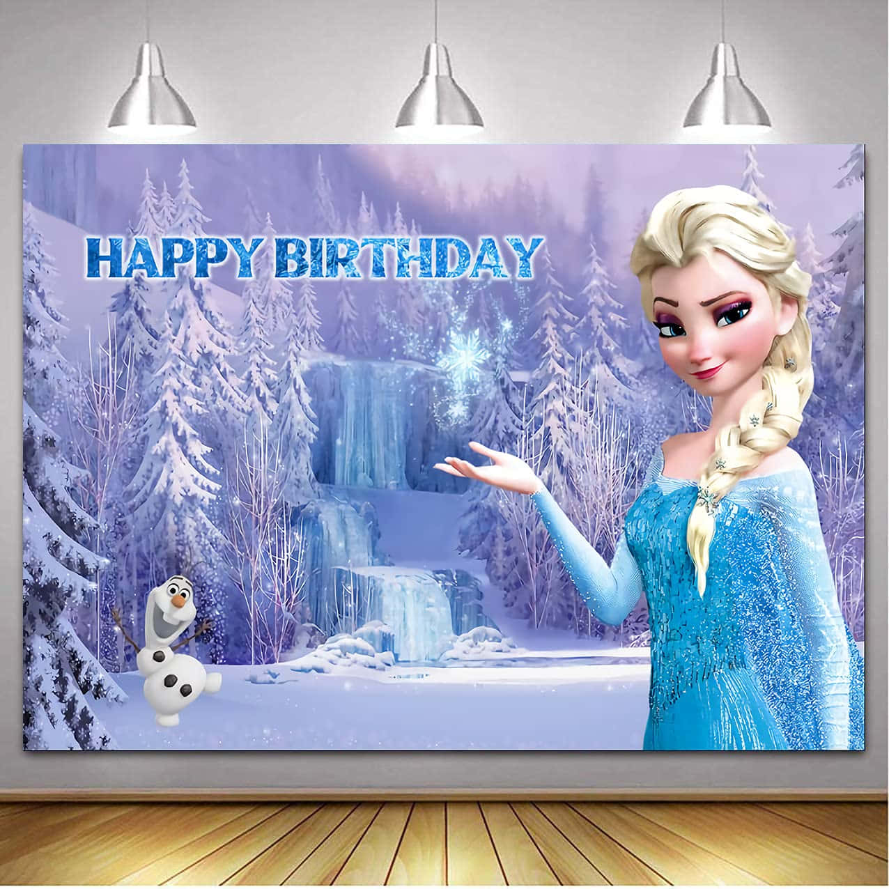 愛莎 桌布 壁紙 — 《魔雪奇緣》的愛莎和雪寶站在雪瀑布背景前，『HAPPY BIRTHDAY』字樣閃爍冰藍色光芒。