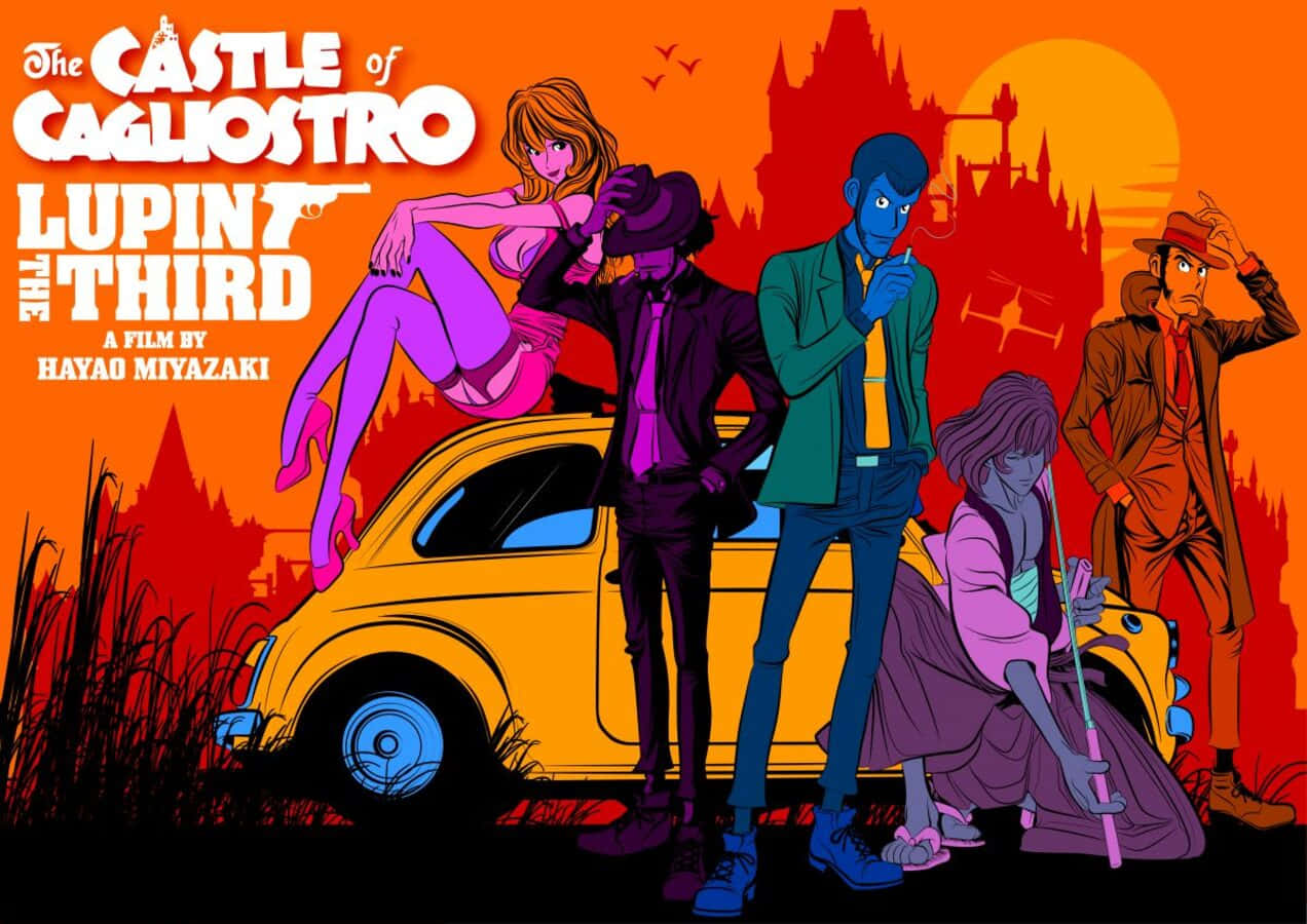 Lupin Iii The Castle Of Cagliostro 桌布 壁紙 — 《魯邦三世》生動動畫海報，角色圍繞黃色汽車，背景是火紅橙色日落和城堡剪影。