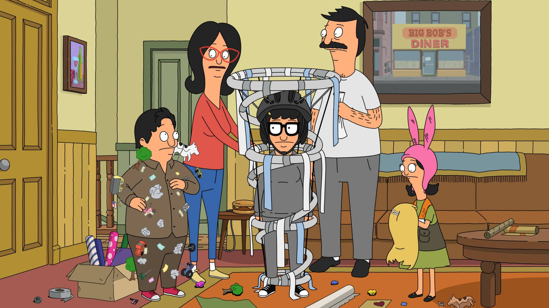 Bob's Burgers 一家在雜亂的客廳，Tina 被綁在裝置上。