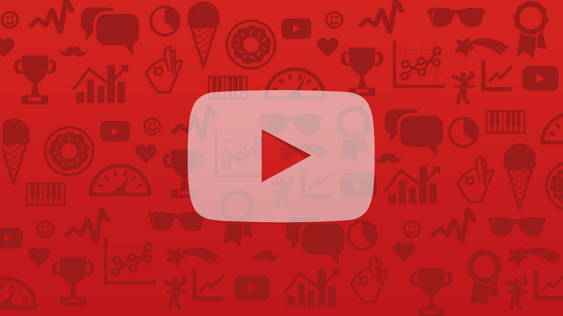 鮮豔YouTube標誌配塗鴉背景 壁紙 — 一個紅色YouTube播放按鈕，置中於社交媒體和成就圖標的重複圖案上，背景為純紅色。