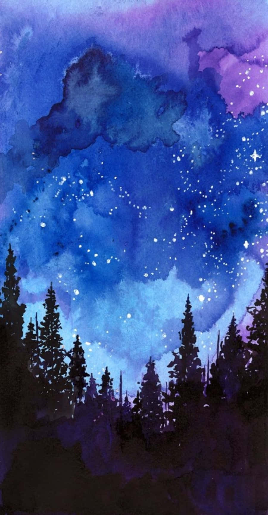 鮮豔水彩畫 壁紙 — 水彩畫的夜空，充滿活力的藍色和紫色色調，點綴著星星，上方是松樹的黑色剪影。