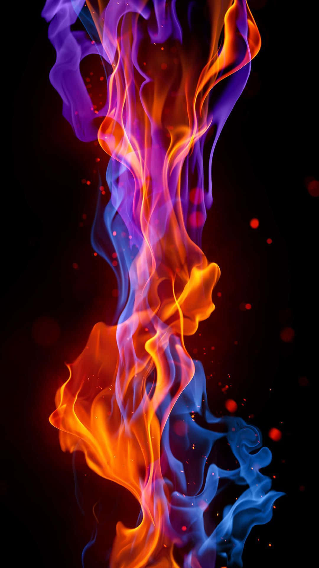 Flame 桌布 壁紙 — 鮮豔的橙色和紫色火焰在黑色背景上扭曲向上，周圍漂浮著發光的火星。